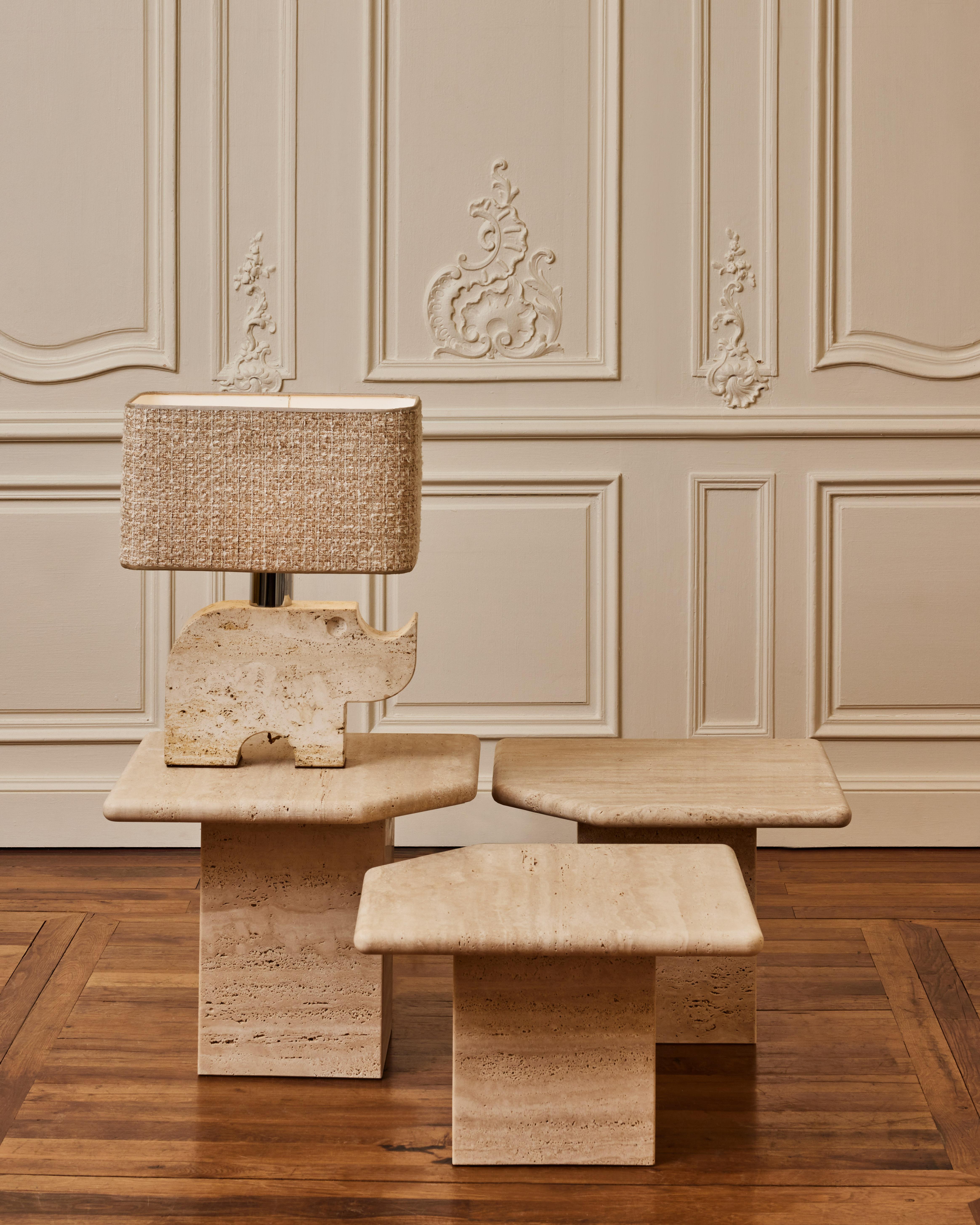 Set of 3 coffee tables in travertine stone by Studio Glustin.

Dimensions:
- 50 x 50 x H 40 cm
- 50 x 50 x H 35 cm
- 50 x 50 x H 32 cm.