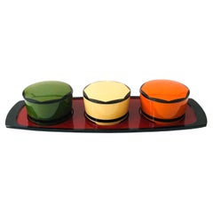 Set von 3 farbenfrohen japanischen Lackwarenschachteln auf Tablett