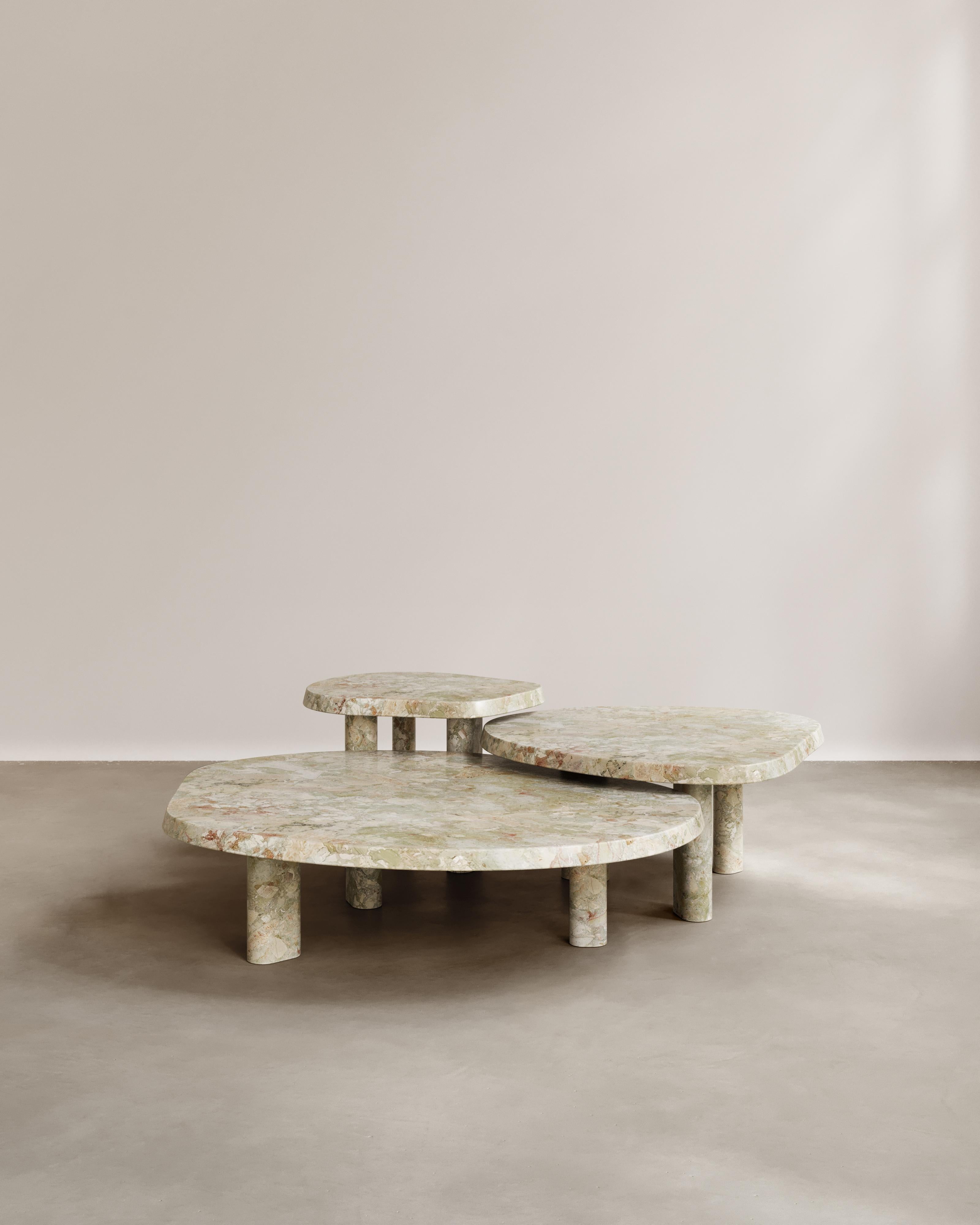 Ensemble de 3 tables basses Constantin en marbre Arabescato par Paloma Editions Neuf - En vente à Geneve, CH