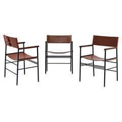 Ensemble de 3 fauteuils contemporains en cuir marron foncé et métal en caoutchouc noir
