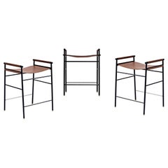 Set di 3 sgabelli da banco contemporanei in pelle marrone scuro e gomma nera