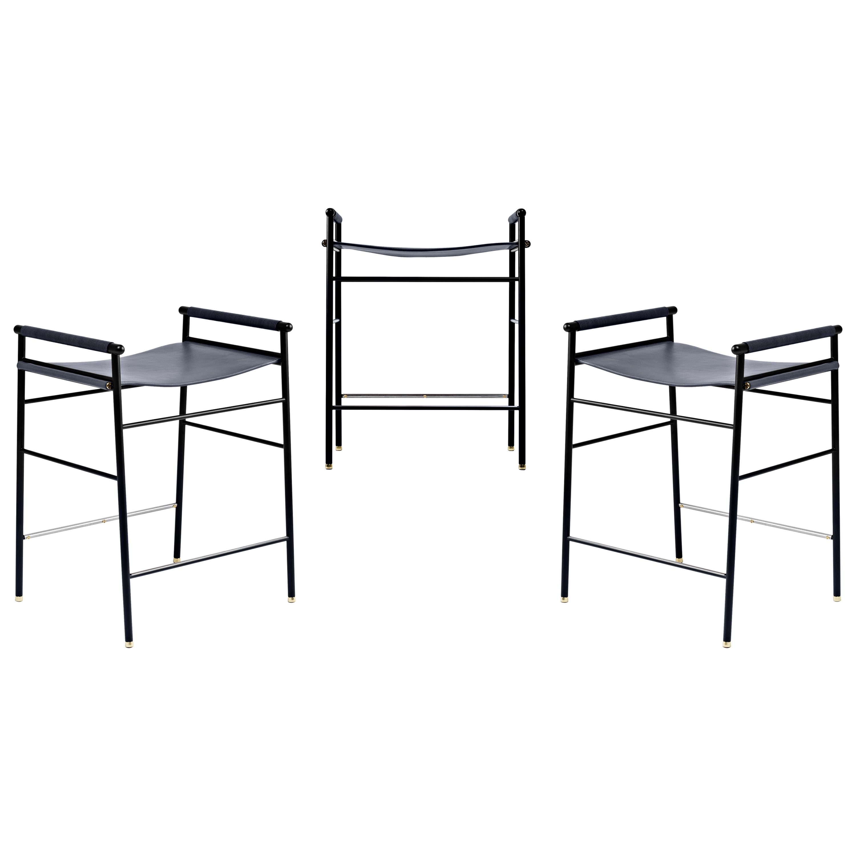 Set di 3 sgabelli da banco contemporanei in pelle blu navy, metallo nero e gomma
