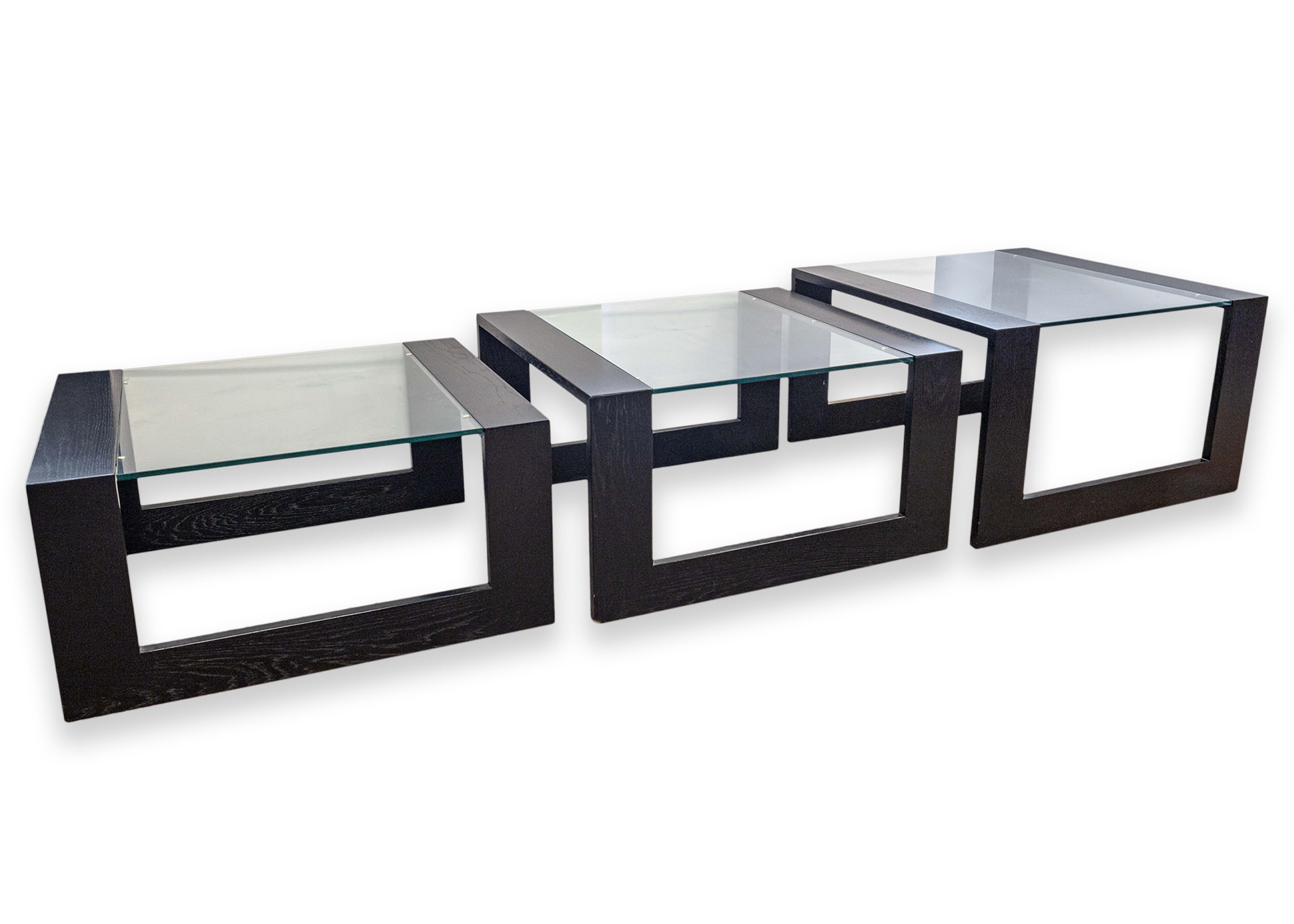 Inconnu Set de 3 tables basses gigognes contemporaines en bois et verre noir en vente