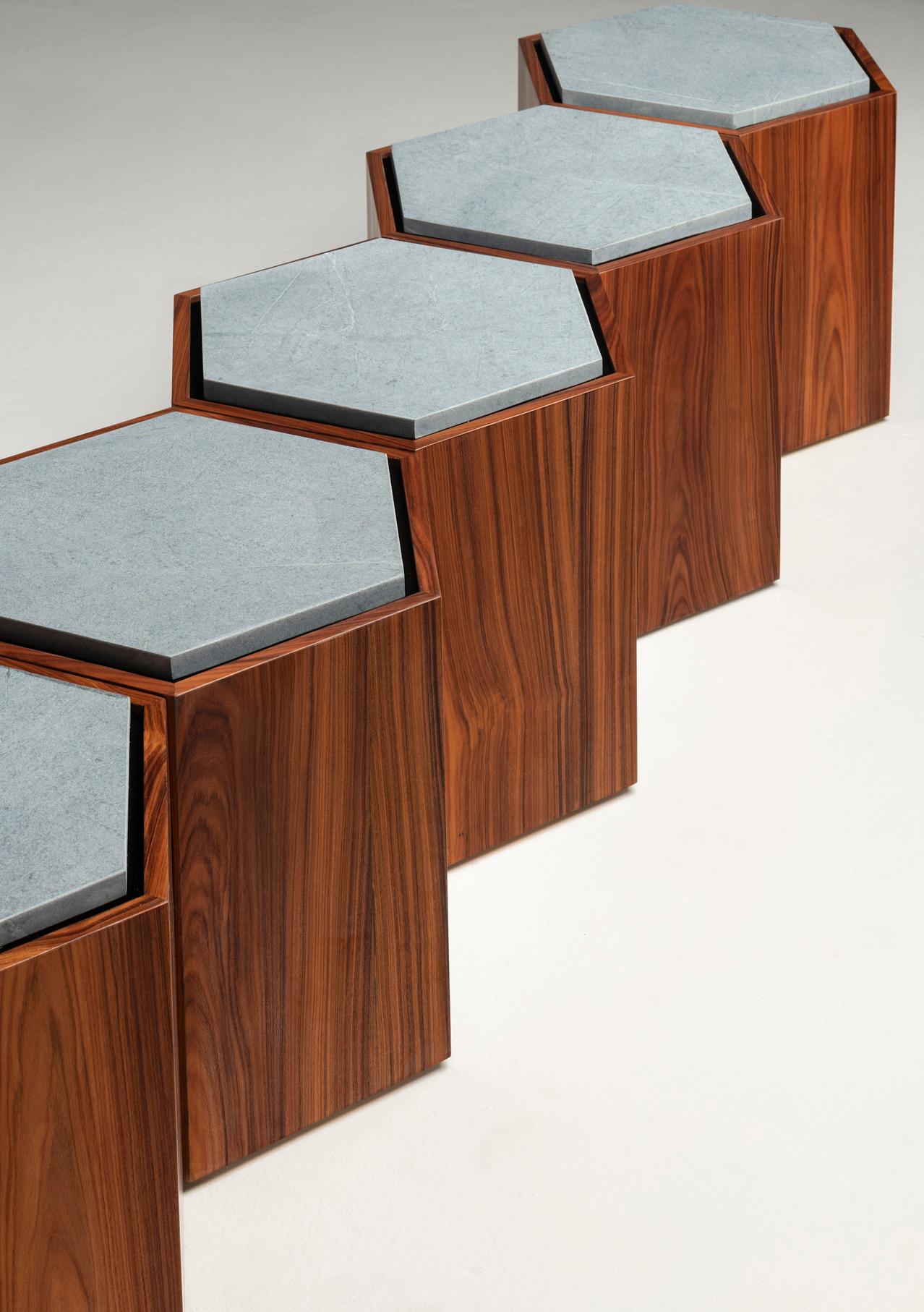 Modularer Beistell- oder Mitteltisch (oder Hocker) aus Holz und Stein, 3er-Set  (21. Jahrhundert und zeitgenössisch) im Angebot