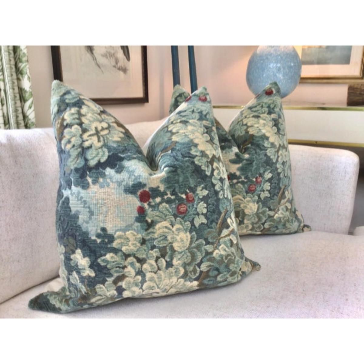 Hollywood Regency Set di 3 cuscini in piuma d'oca Scalamandre Contemporary in Blue in vendita