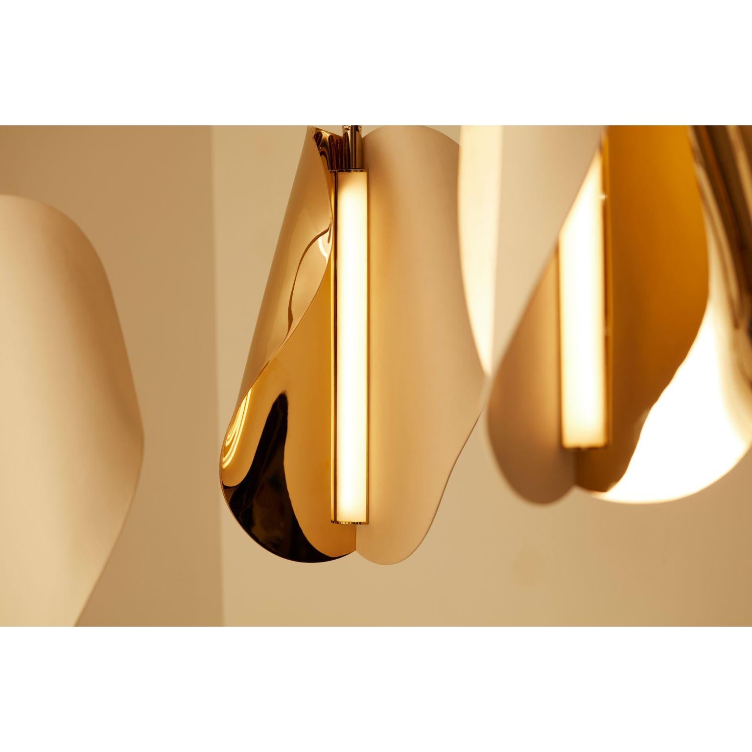 Set of 3 corolle pendant light by Mydriaz
Dimensions: L 30 x W 30 x H 50 cm
Materials: Brass
Finishes: Golden-plated polished brass, white nickel finish on polished brass, black nickel finish on polished brass
10 kg

24V LED strip, 8 watts - 3