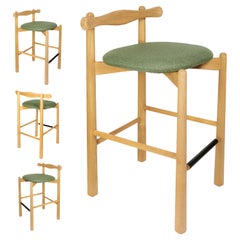Set of 3 Counter Stool Uçá.Solid wood, upholstered seat.