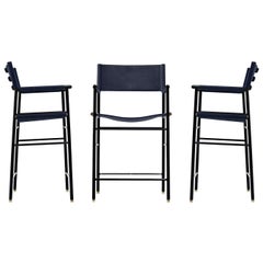 Ensemble de 3 tabourets de comptoir w. Dossier en cuir bleu marine et métal en caoutchouc noir