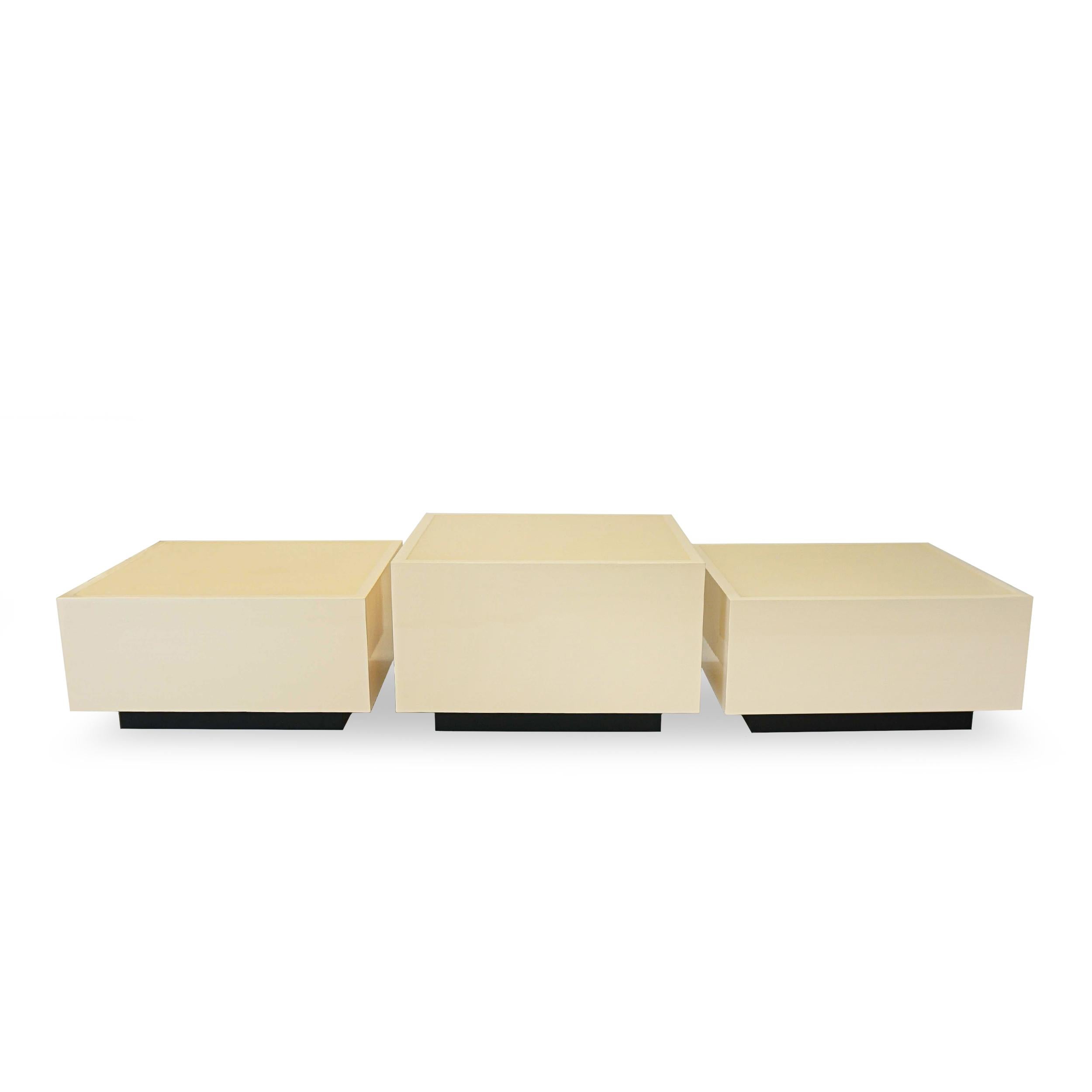 Modern Set of 3 Cream Lacquered Coffee Tables For Sale