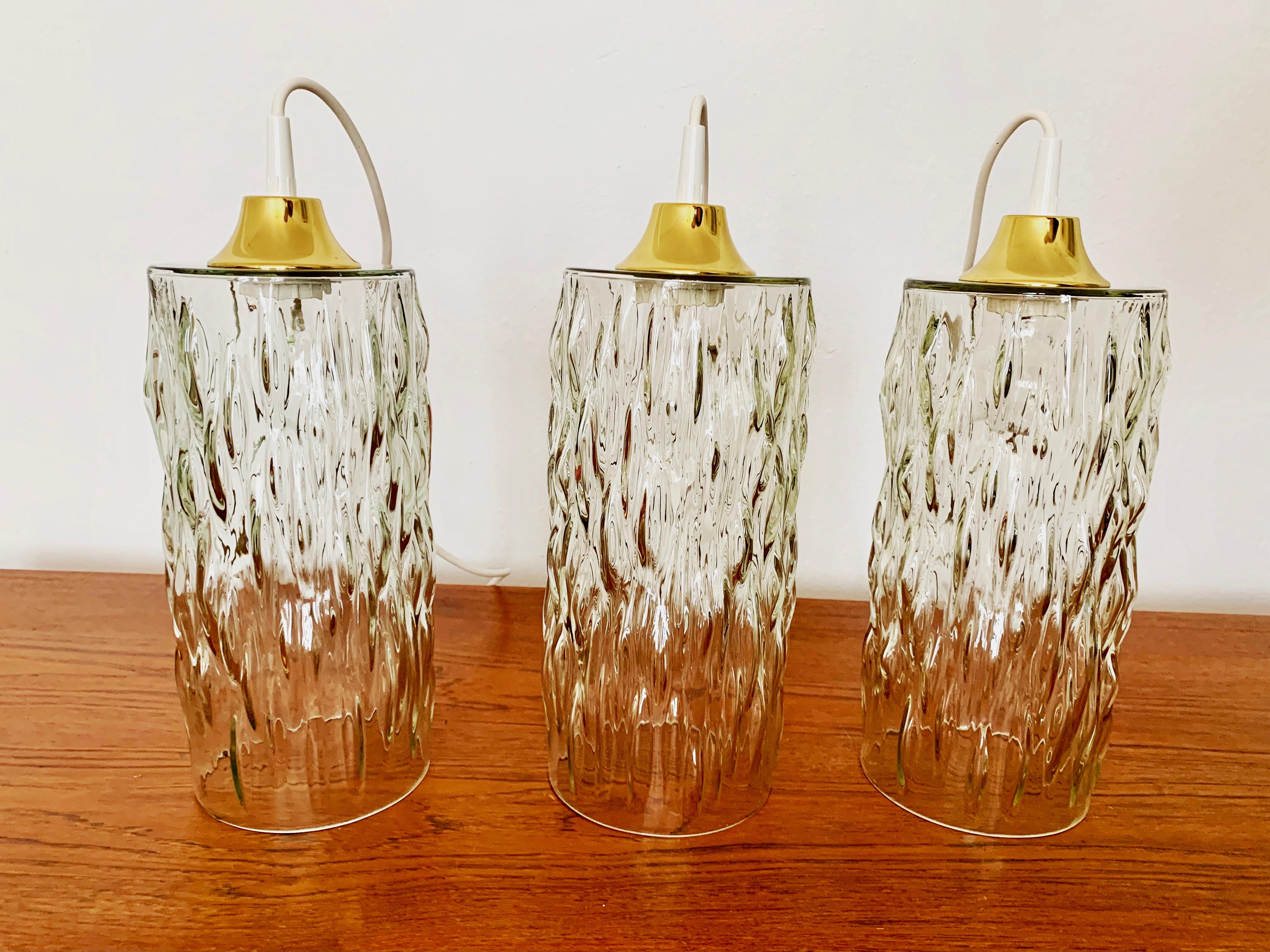 Ensemble de 3 lampes à suspension en verre de cristal en vente 5