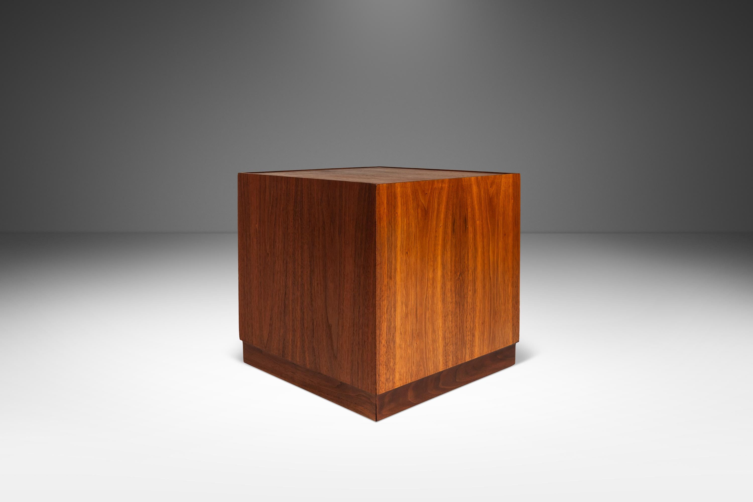 Set of 3 Cube End Tables / Pedestals by Jack Cartwright for Founder, USA, 1960s 3