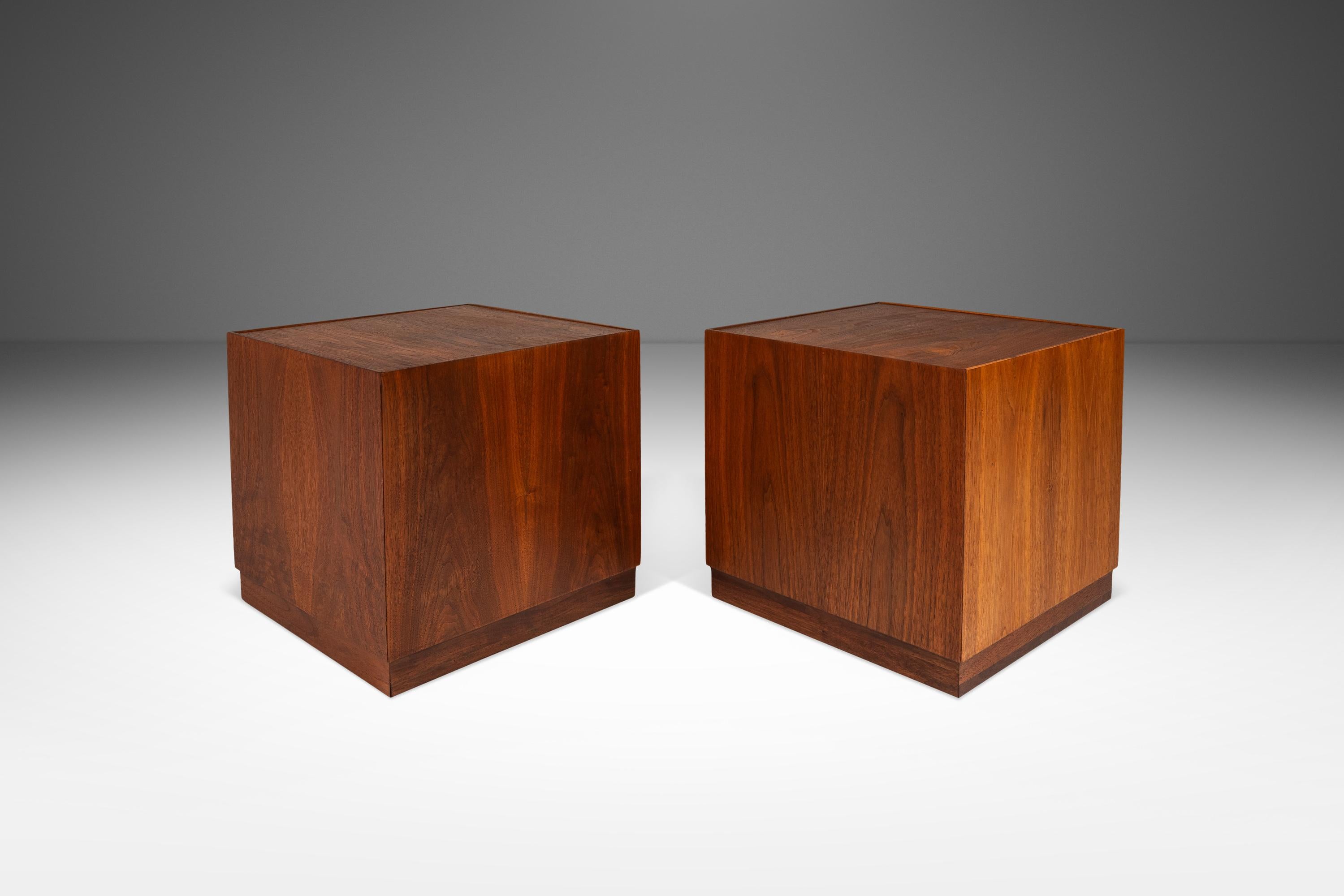 Brutalist Set of 3 Cube End Tables / Pedestals by Jack Cartwright for Founder, USA, 1960s