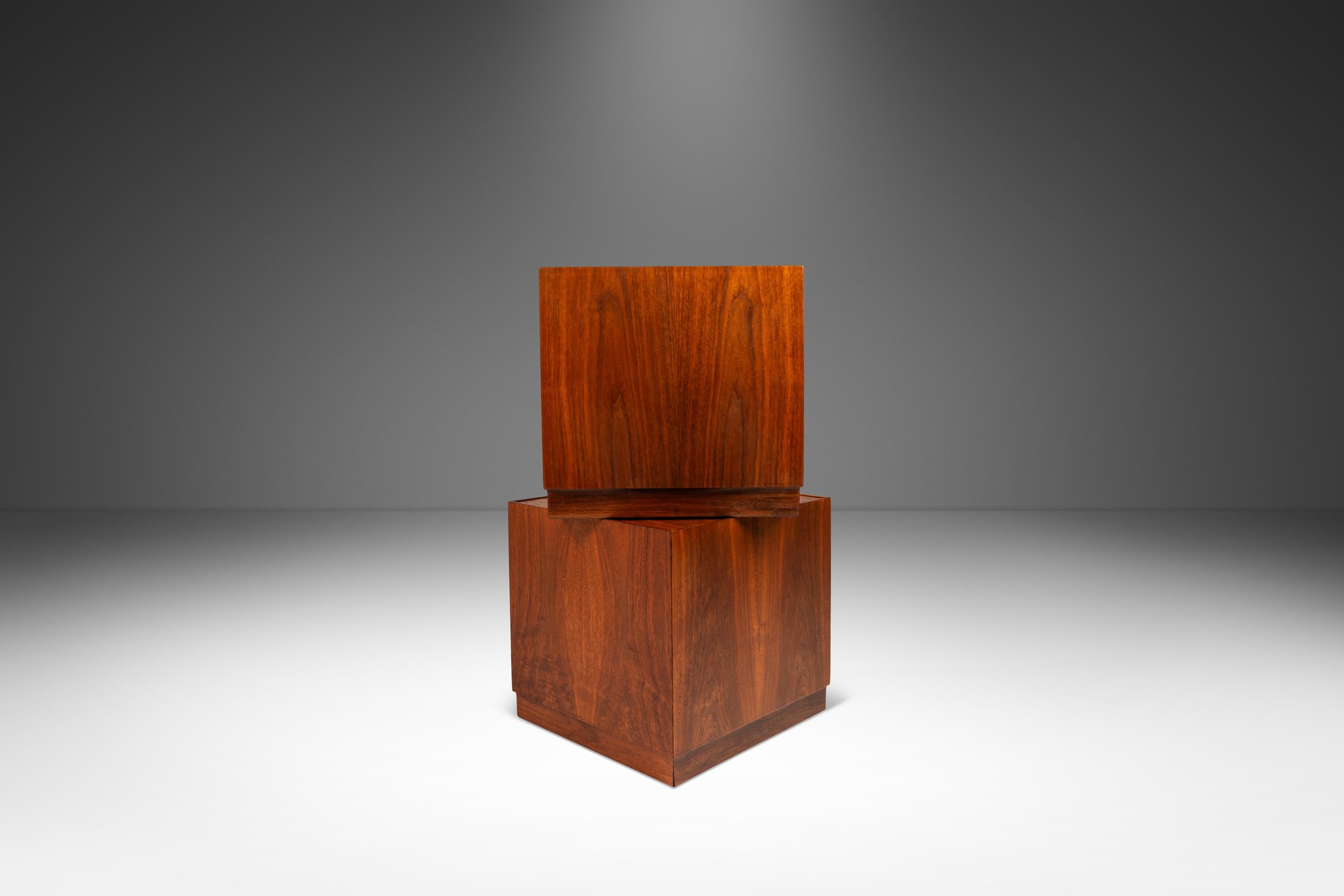Set of 3 Cube End Tables / Pedestals by Jack Cartwright for Founder, USA, 1960s In Good Condition In Deland, FL