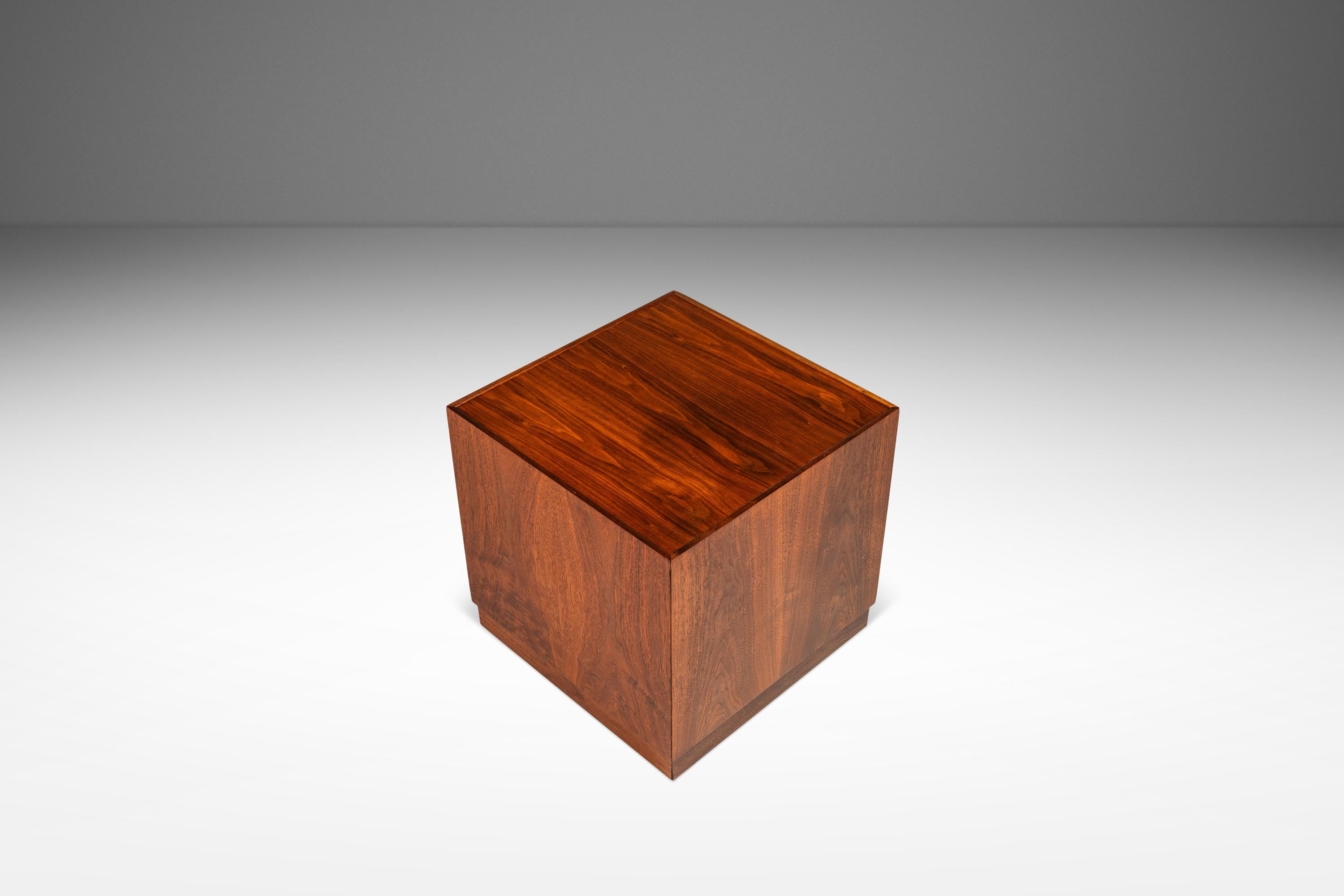 Mid-20th Century Set of 3 Cube End Tables / Pedestals by Jack Cartwright for Founder, USA, 1960s
