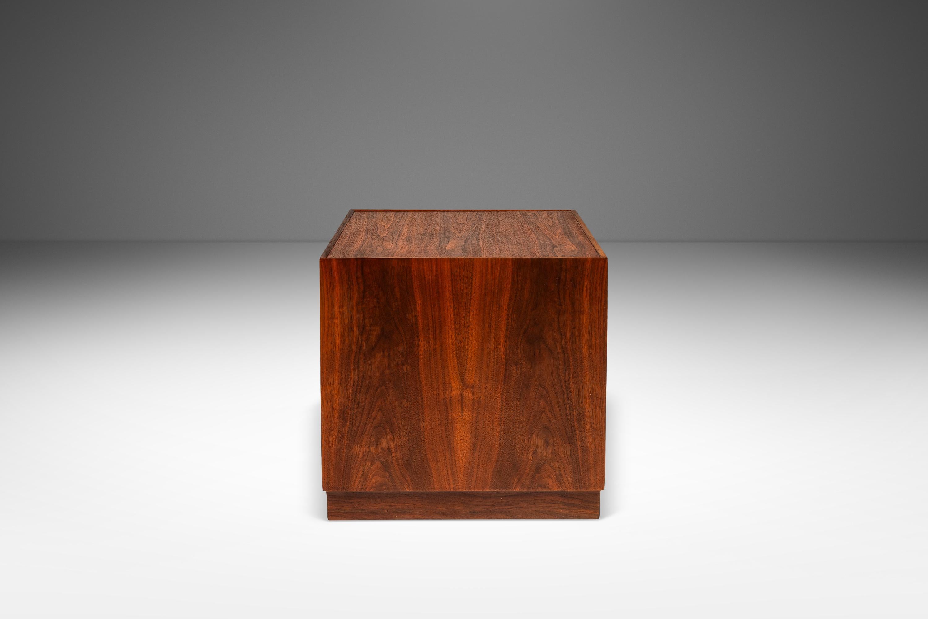 Walnut Set of 3 Cube End Tables / Pedestals by Jack Cartwright for Founder, USA, 1960s