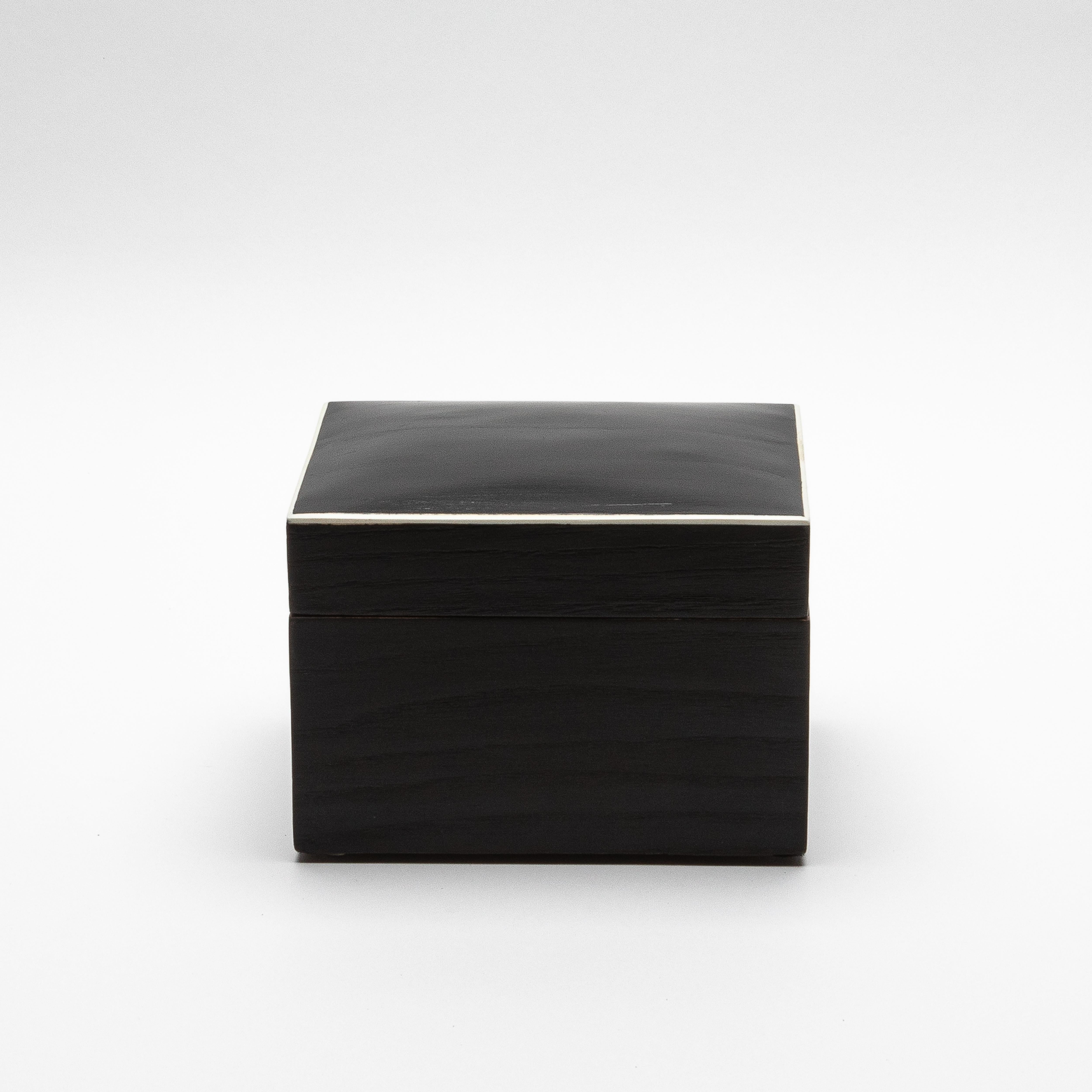 Set aus 3 geschwungenen Boxen aus schwarzer Eiche von R&Y Augousti (Art déco) im Angebot
