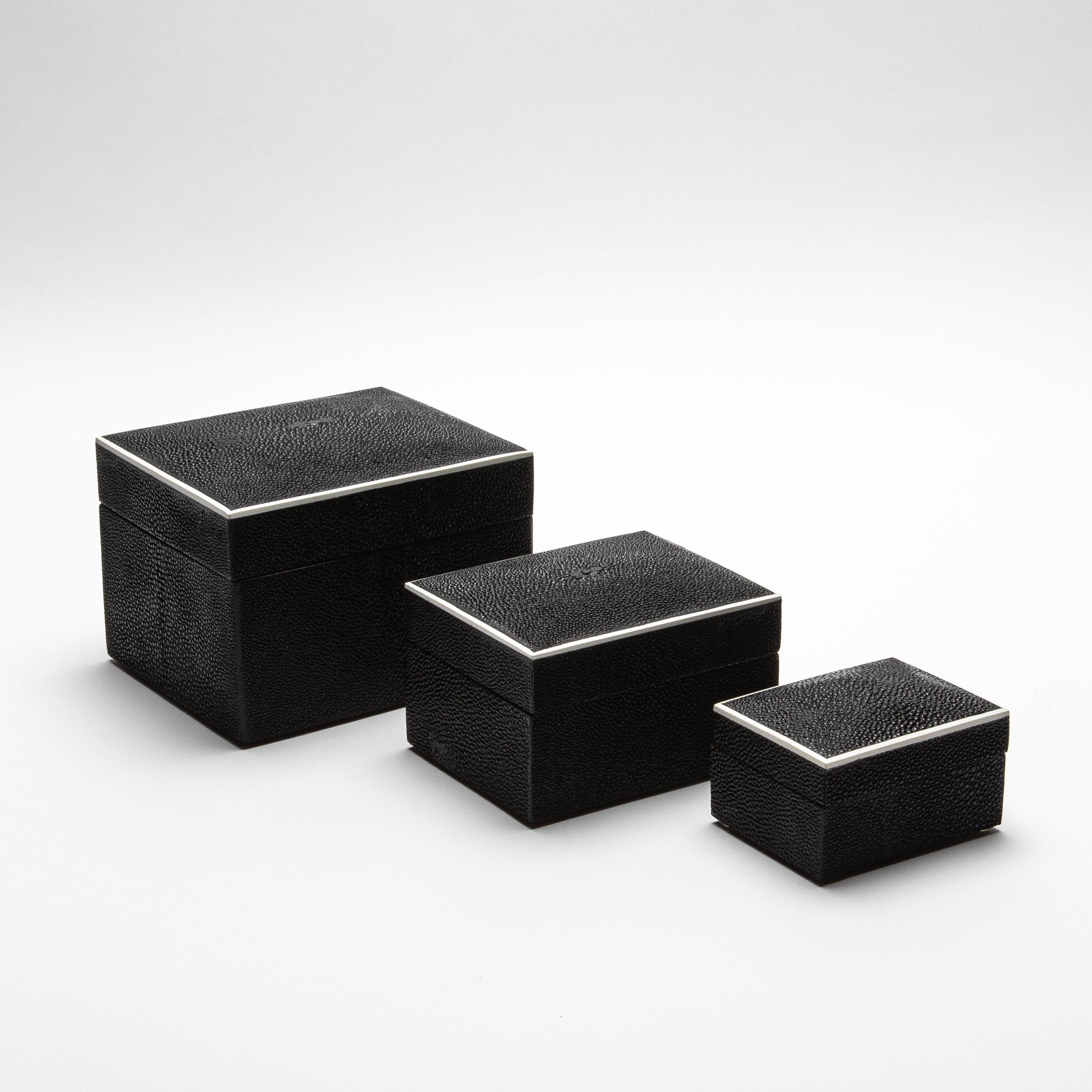 Juego de 3 cajas superiores curvadas de piel de zapa negra by R&Y Augousti en Nuevo estado para la venta en West Hollywood, CA
