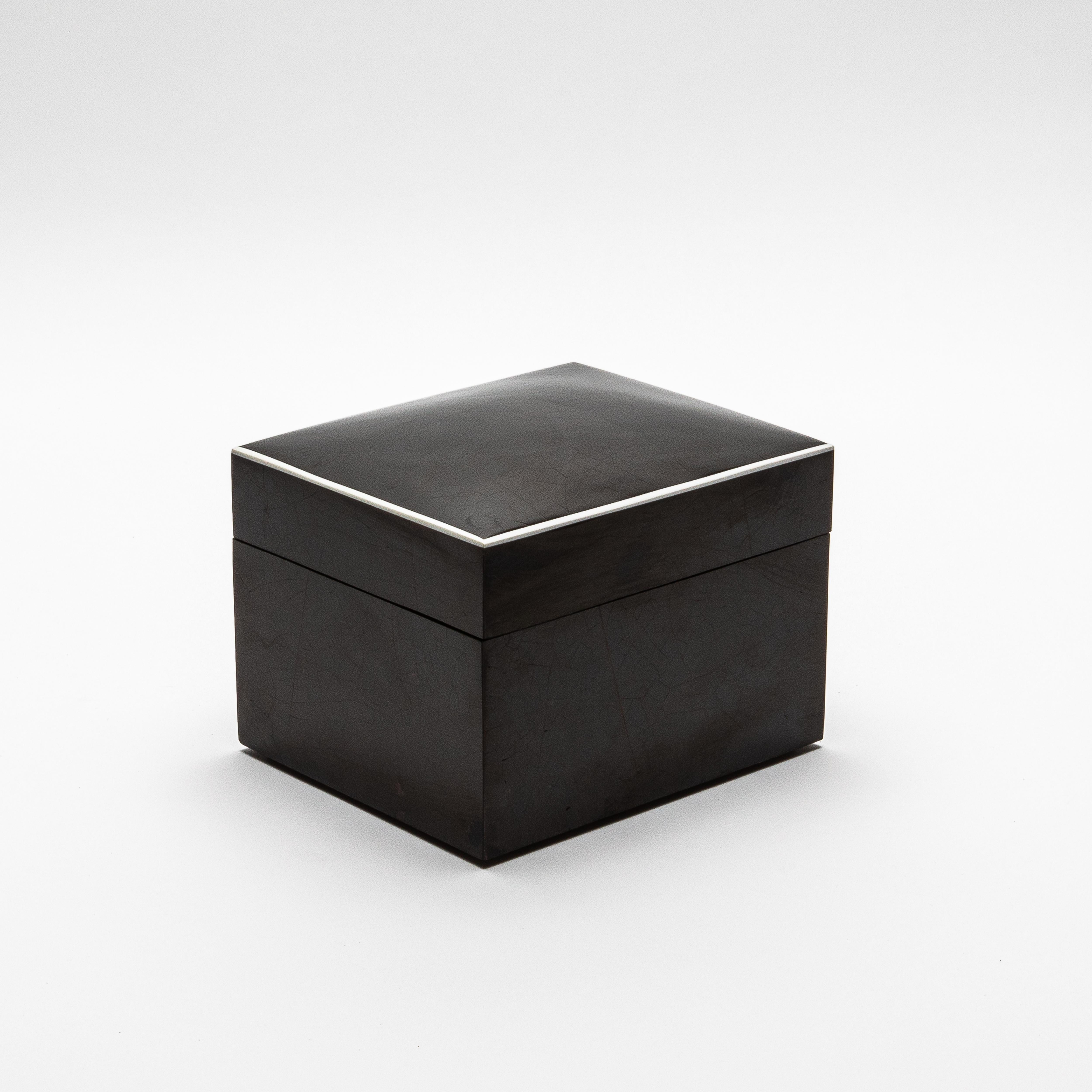Philippine Set of 3 Curved Top Boxes in Pen Shell by R&Y Augousti For Sale