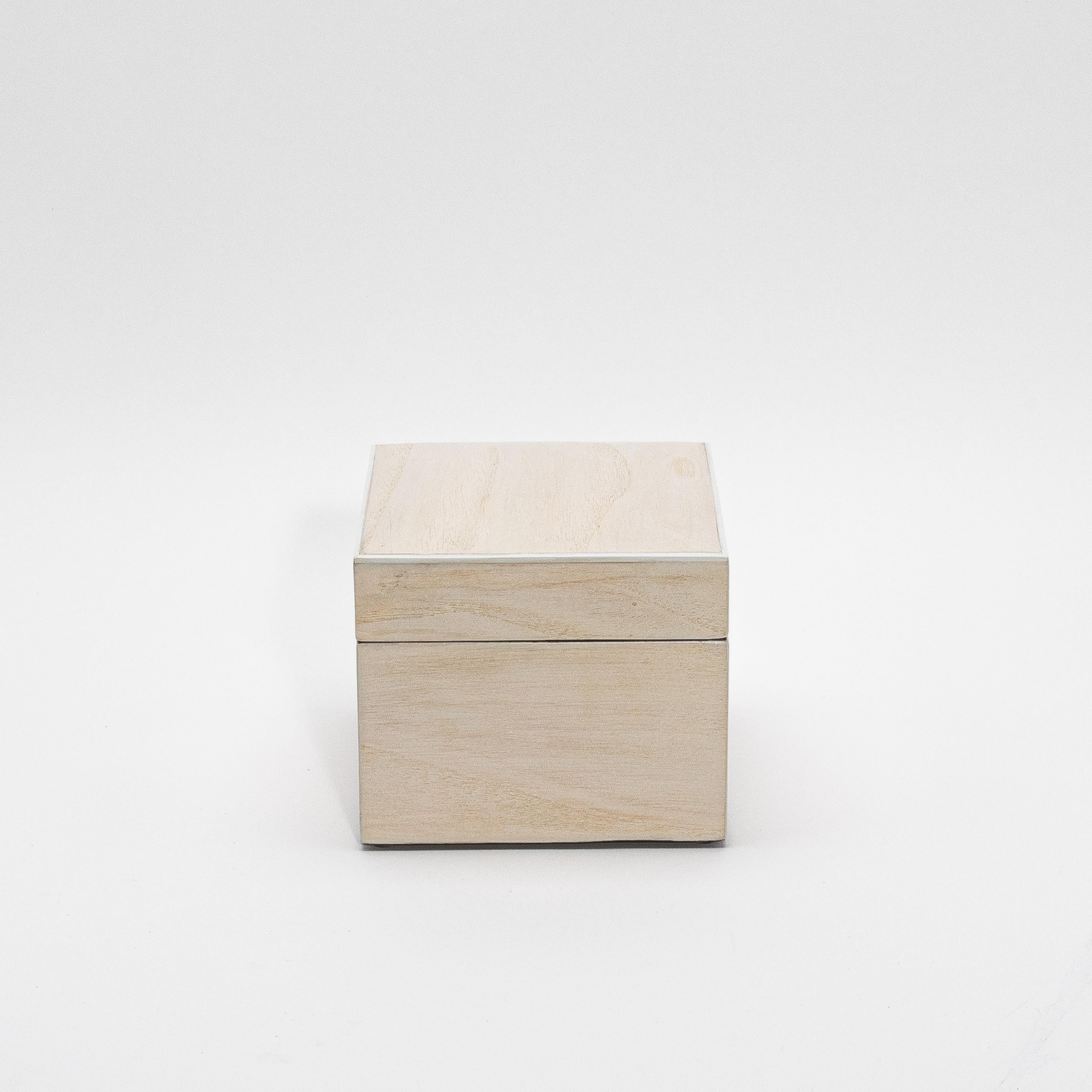 Fatto a mano Set di 3 scatole con piano curvo in Oak Oak bianco di R&Y Augousti in vendita