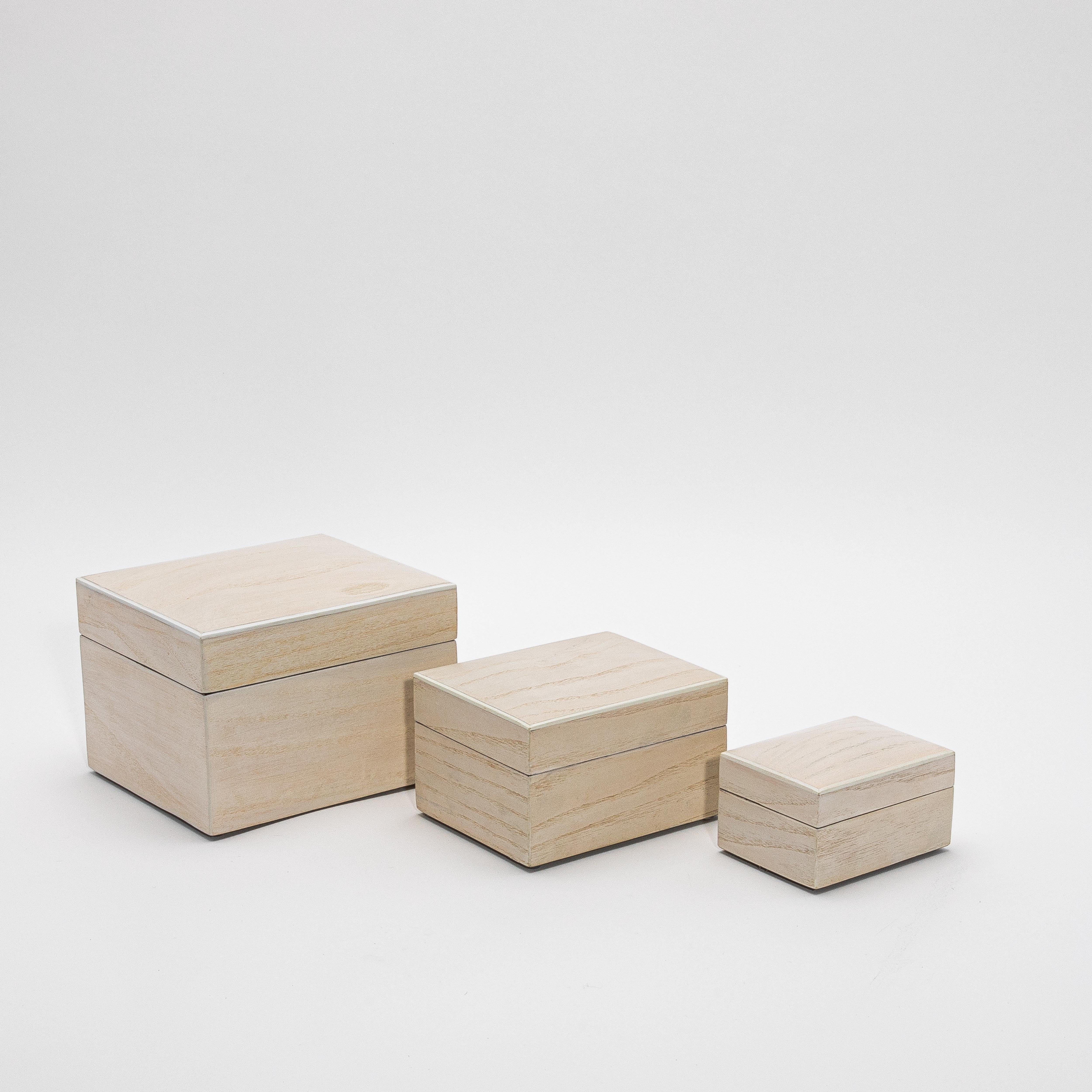 XXI secolo e contemporaneo Set di 3 scatole con piano curvo in Oak Oak bianco di R&Y Augousti in vendita