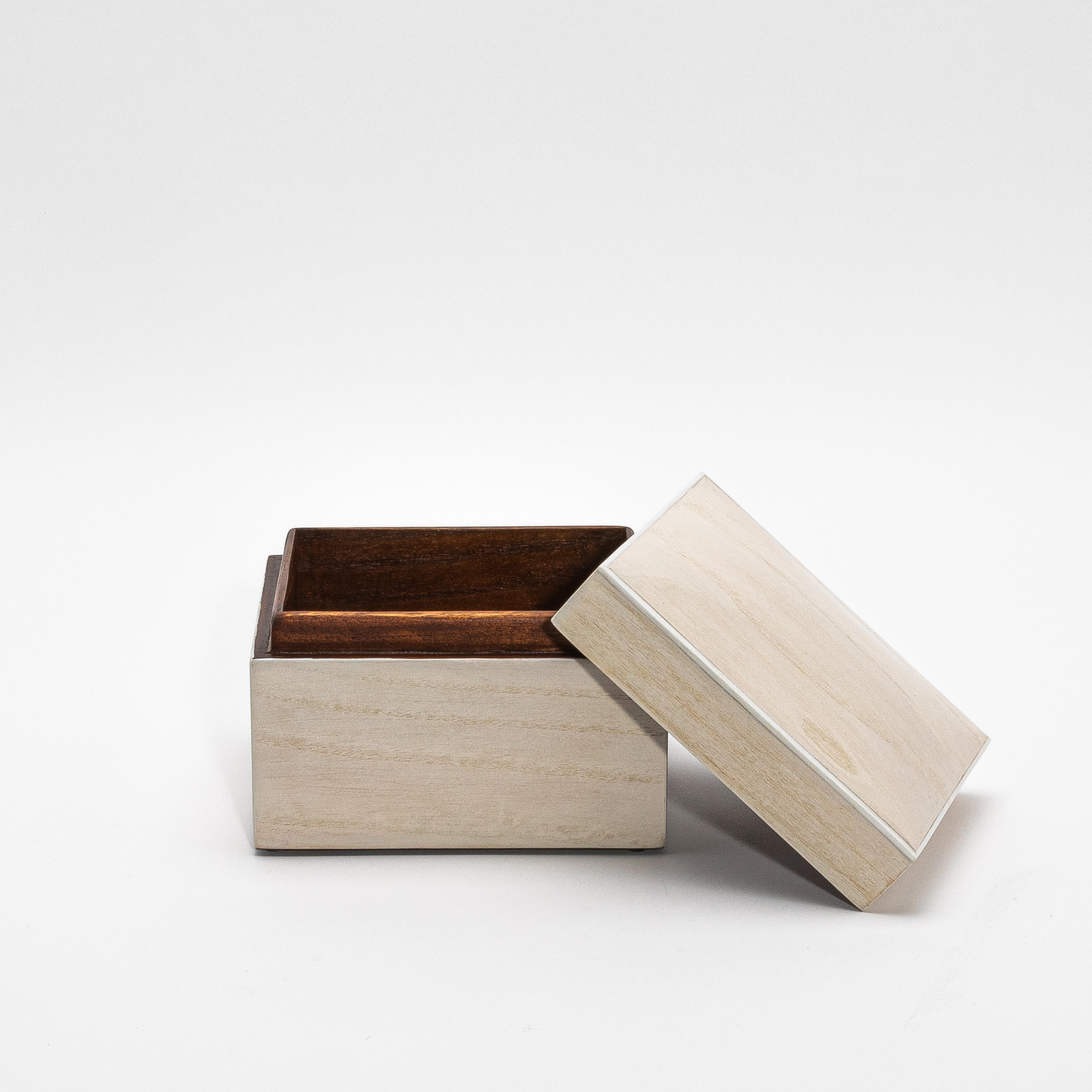 Legno Set di 3 scatole con piano curvo in Oak Oak bianco di R&Y Augousti in vendita