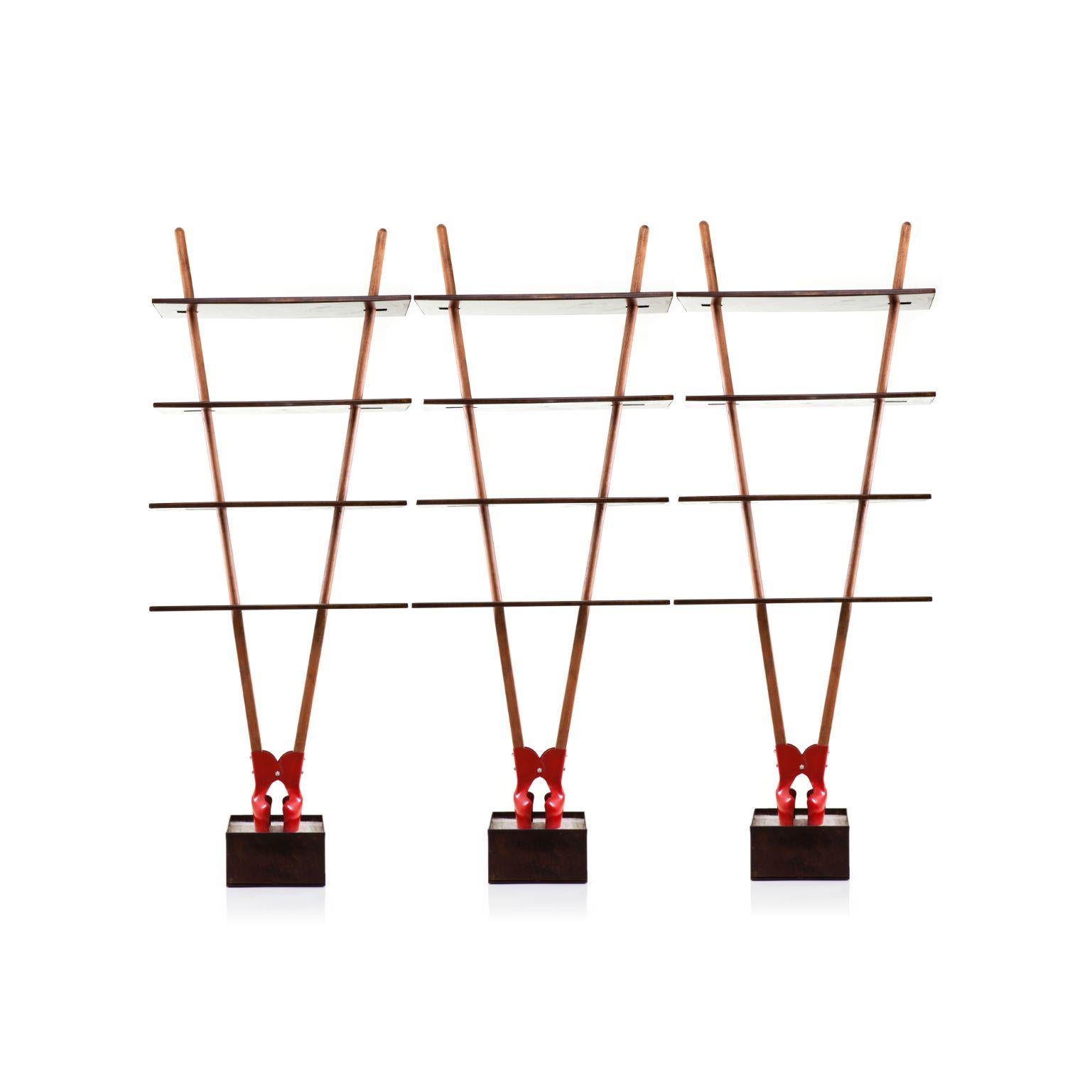 A set of 3 Da Pa Vermelha - Shelves by Cultivado Em Casa
Dimensions: 80 x 30 x 205 cm
Materials: Digger, carbon steel and concrete

Shelf built from an articulated shovel, a hand tool widely used in agriculture and civil construction. The tool