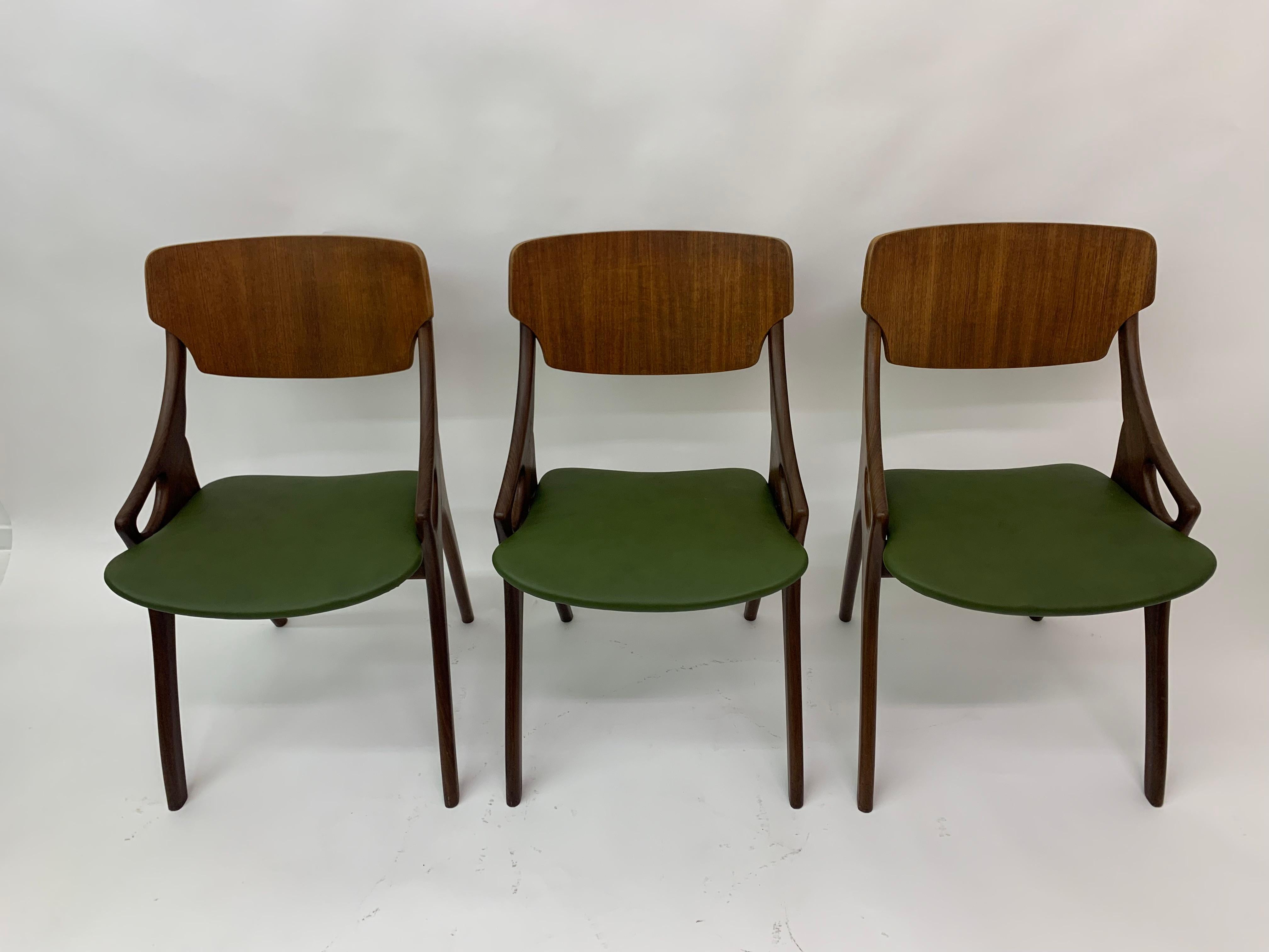 Ensemble de 3 chaises de salle à manger danoises Arne Hovmand Olsen 1950 en vente 5