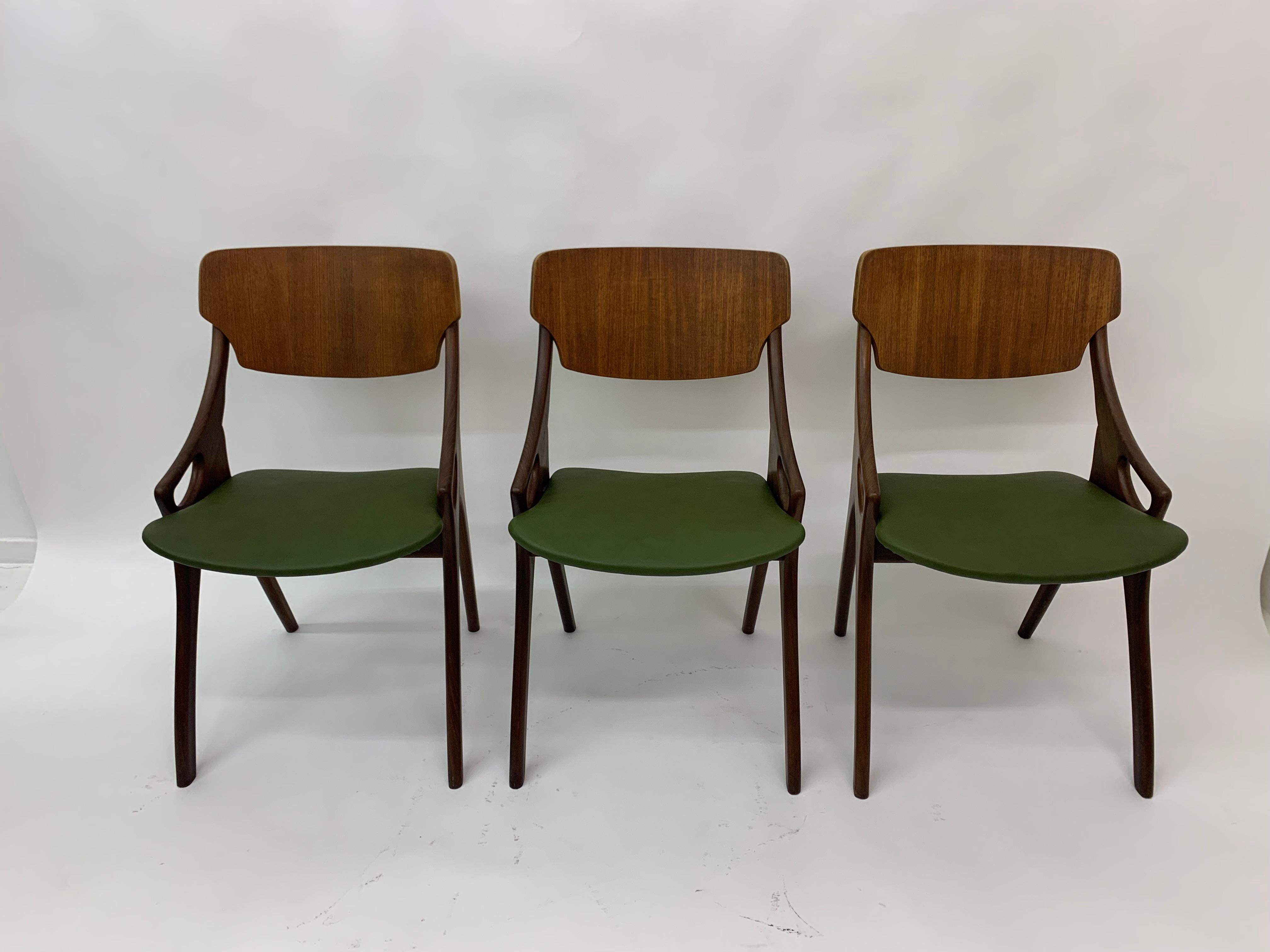 Ensemble de 3 chaises de salle à manger danoises Arne Hovmand Olsen 1950 en vente 6