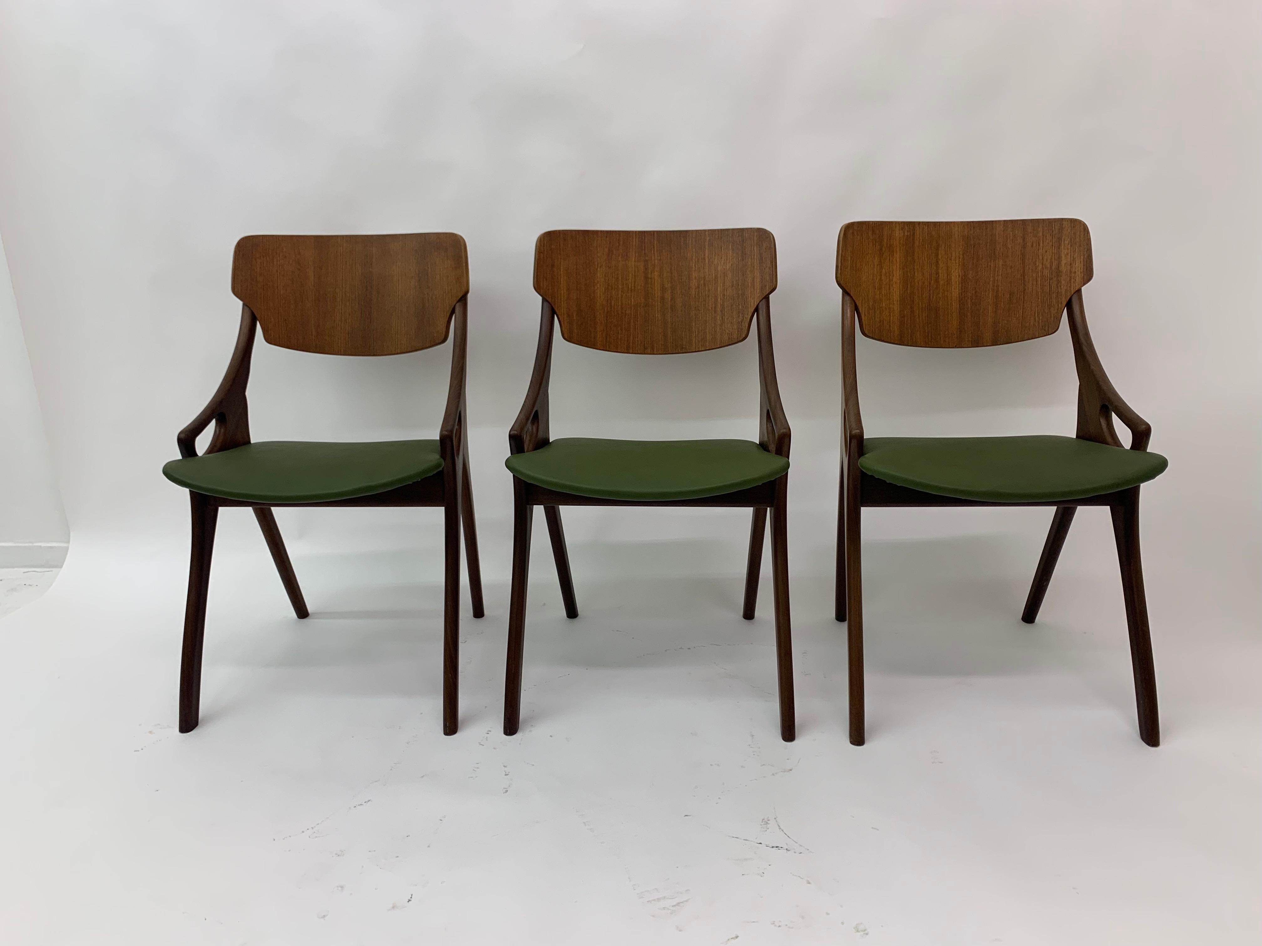 Scandinavian Modern Set of 3 Danish Arne Hovmand Olsen Dining Chairs, 1950s For Sale