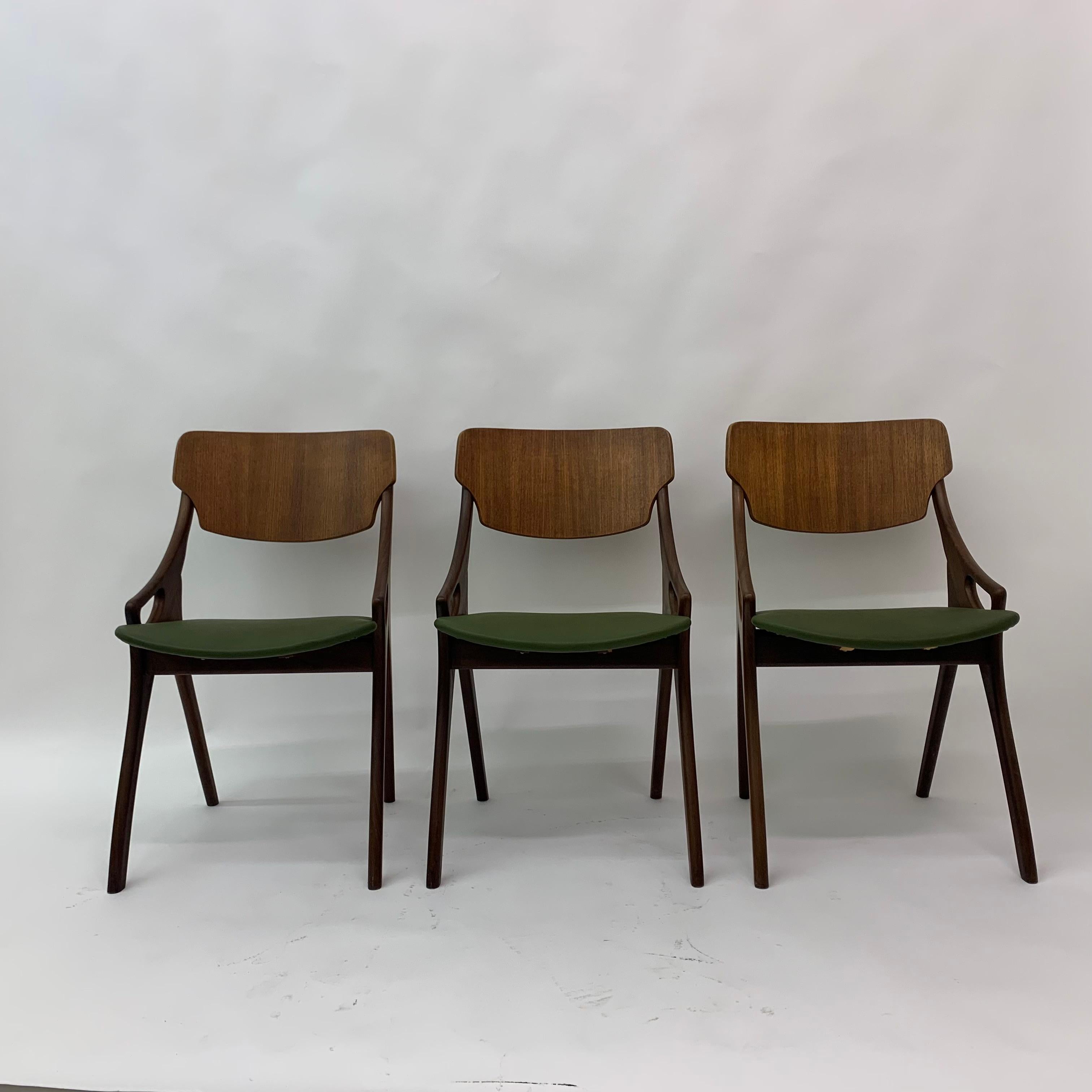 Ensemble de 3 chaises de salle à manger danoises Arne Hovmand Olsen 1950 en vente 2