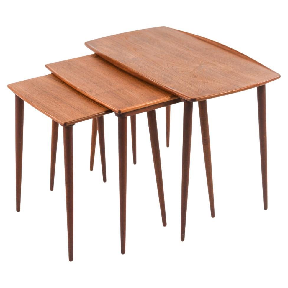 Antique and Vintage Nesting Tables and Stacking Tables 1,653 For Sale