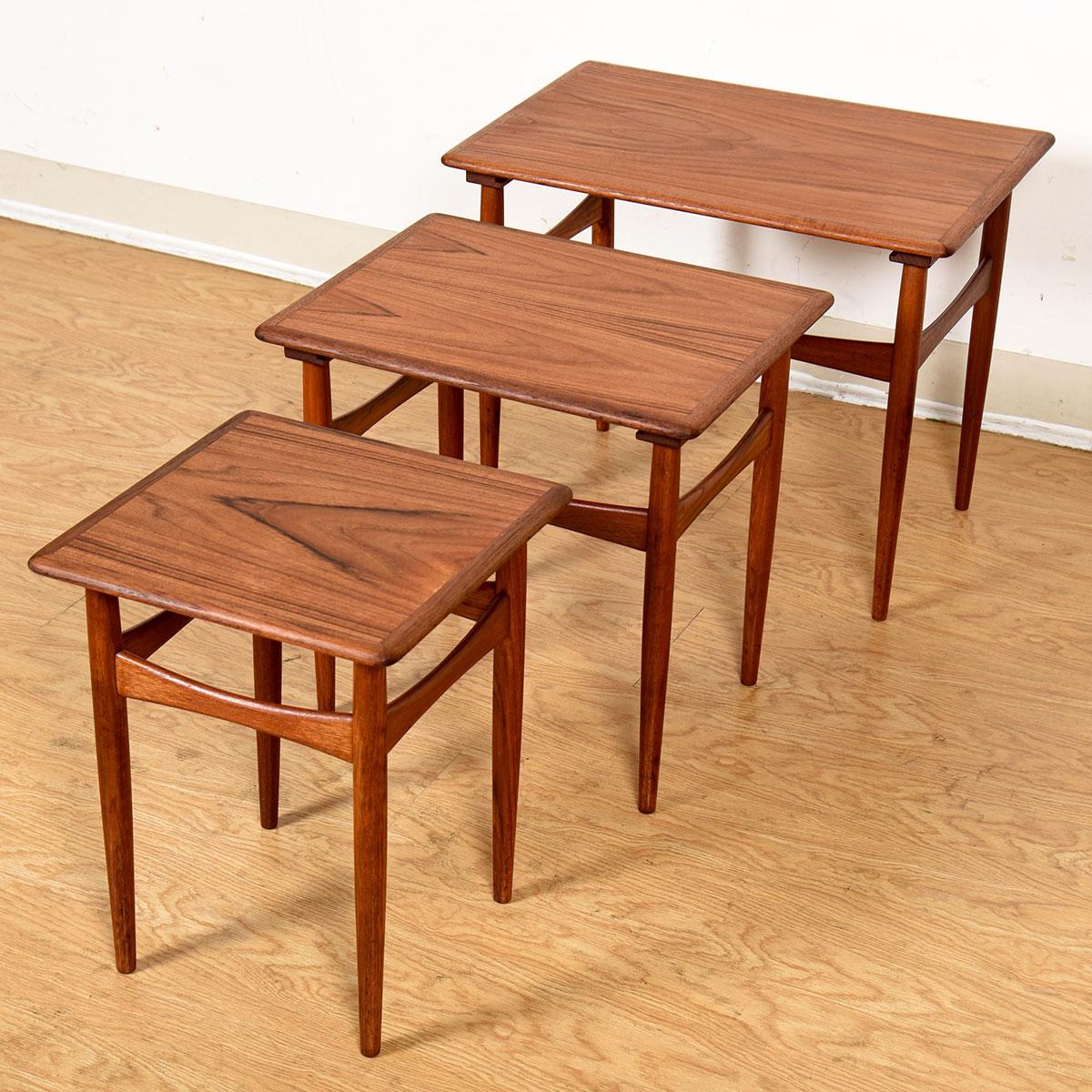 20th Century Set of 3 Danish Modern Hans J. Wegner ‘AT 40’ Nesting Tables, circa 1960s For Sale