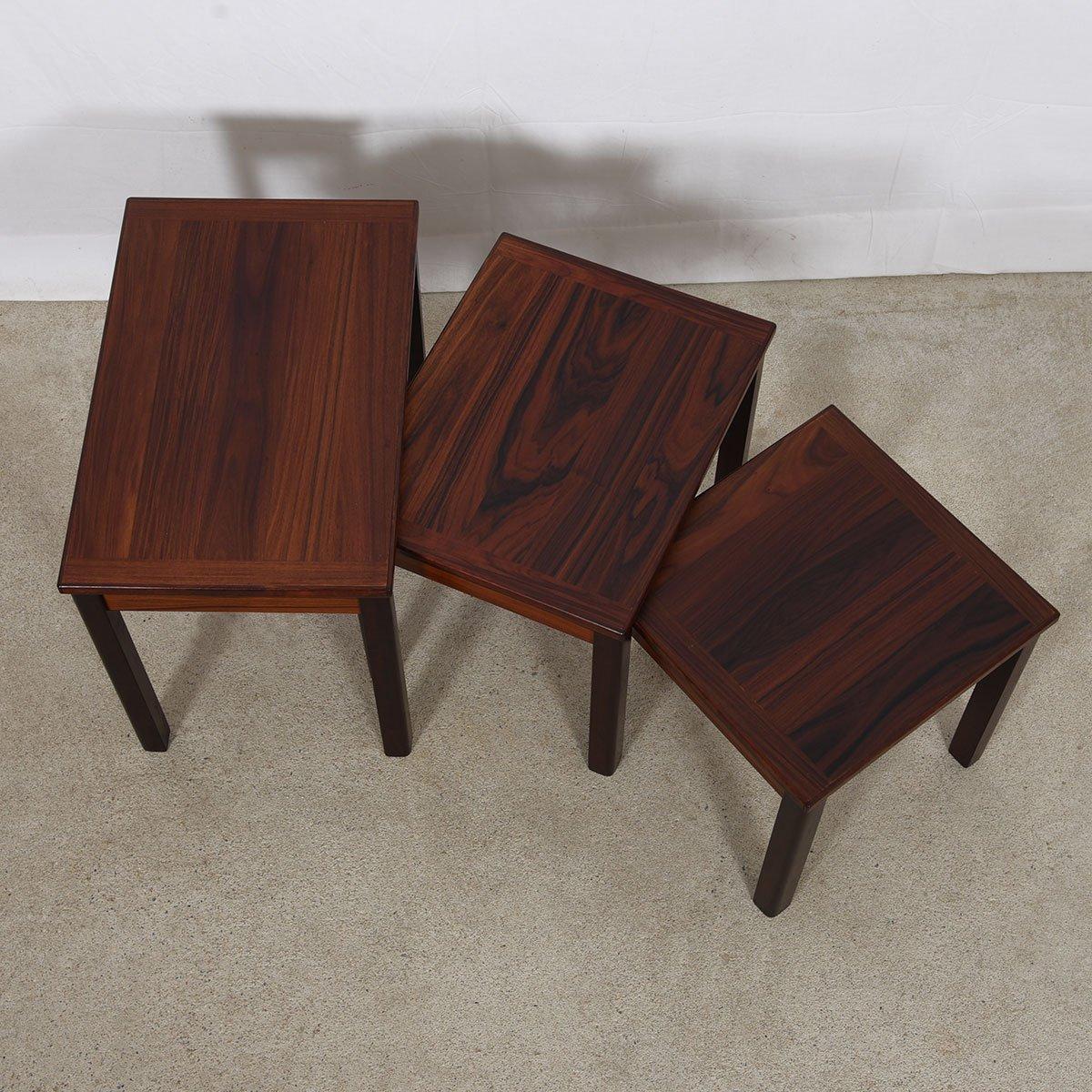 Mid-Century Modern Ensemble de 3 tables gigognes danoises modernes en bois de rose en vente