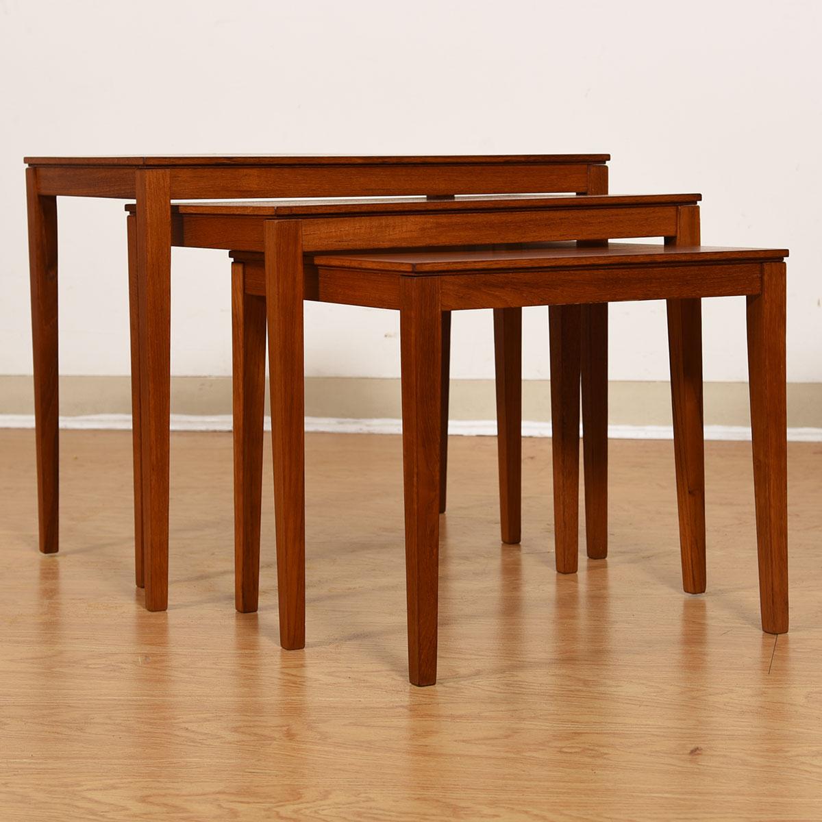 Mid-Century Modern Set of 3 Danish Modern Teak Nesting Tables For Sale