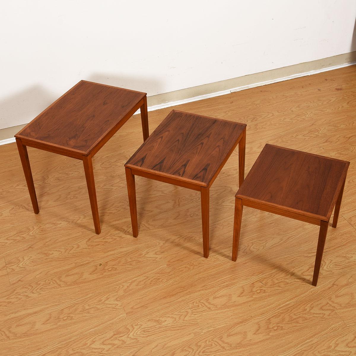 20th Century Set of 3 Danish Modern Teak Nesting Tables For Sale