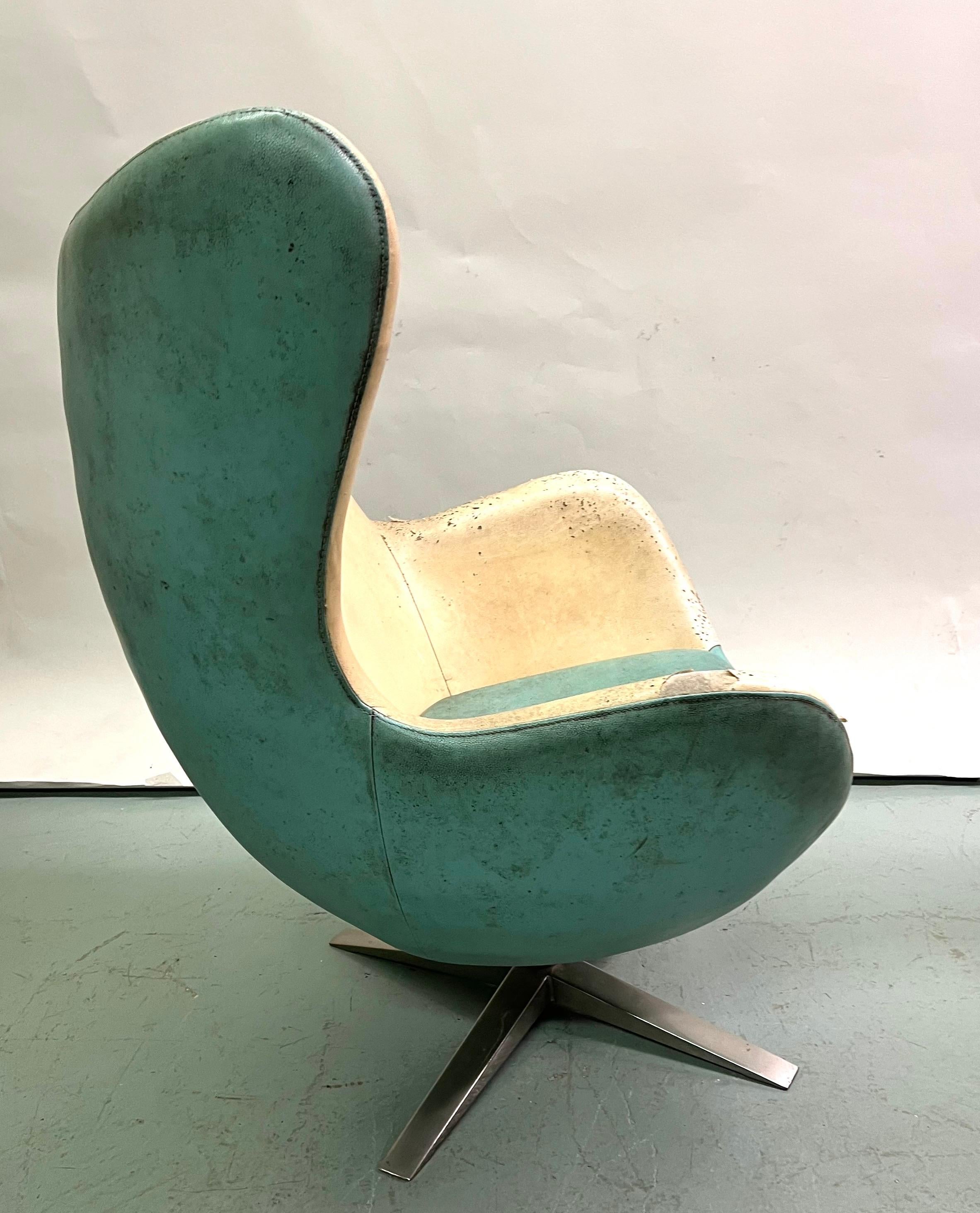 Set of 3 Danish Organic Modern Egg Lounge Chairs attr. Arne Jacobsen, 2 Leather  For Sale 3