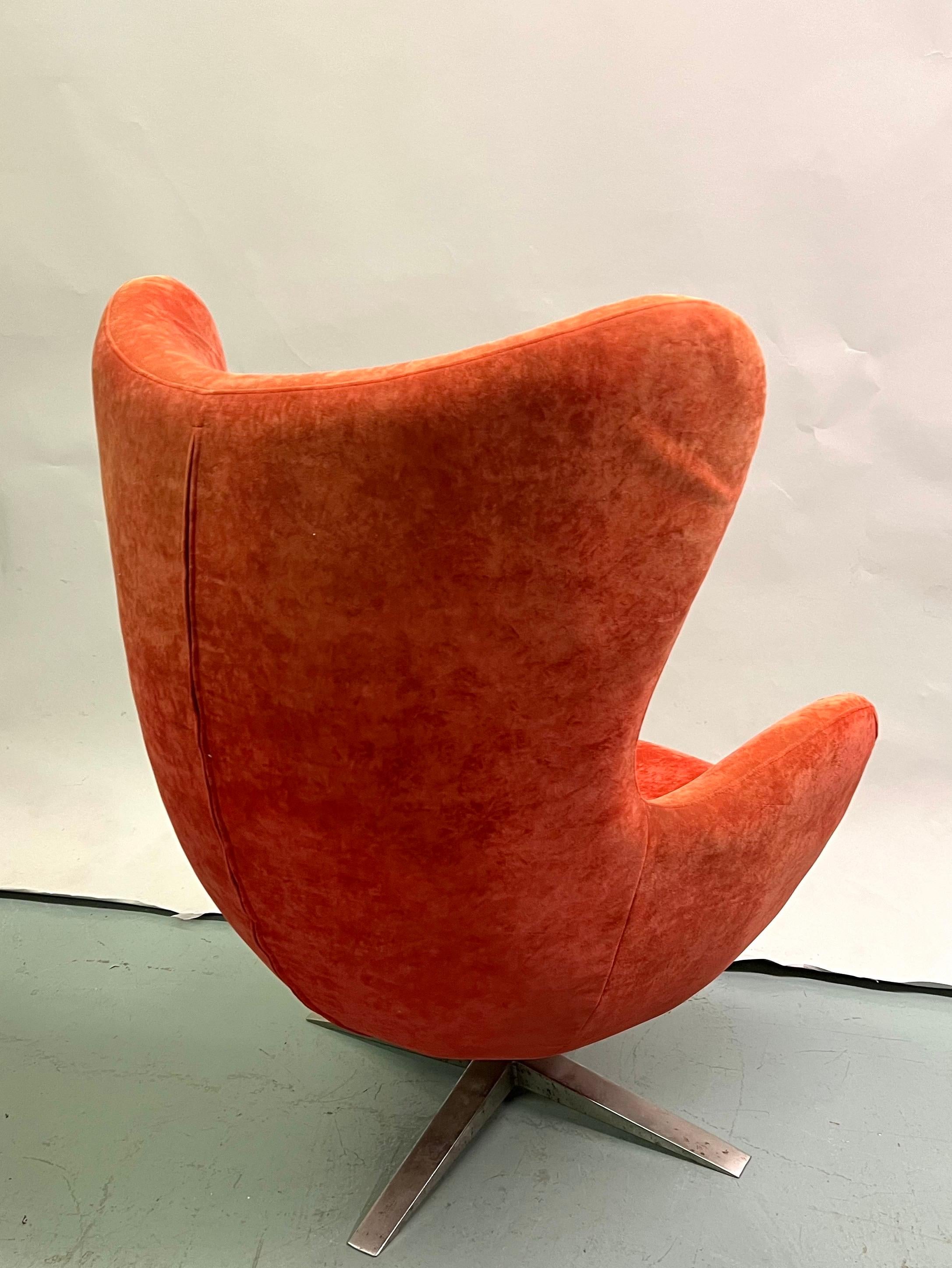 Hand-Crafted Set of 3 Danish Organic Modern Egg Lounge Chairs attr. Arne Jacobsen, 2 Leather  For Sale