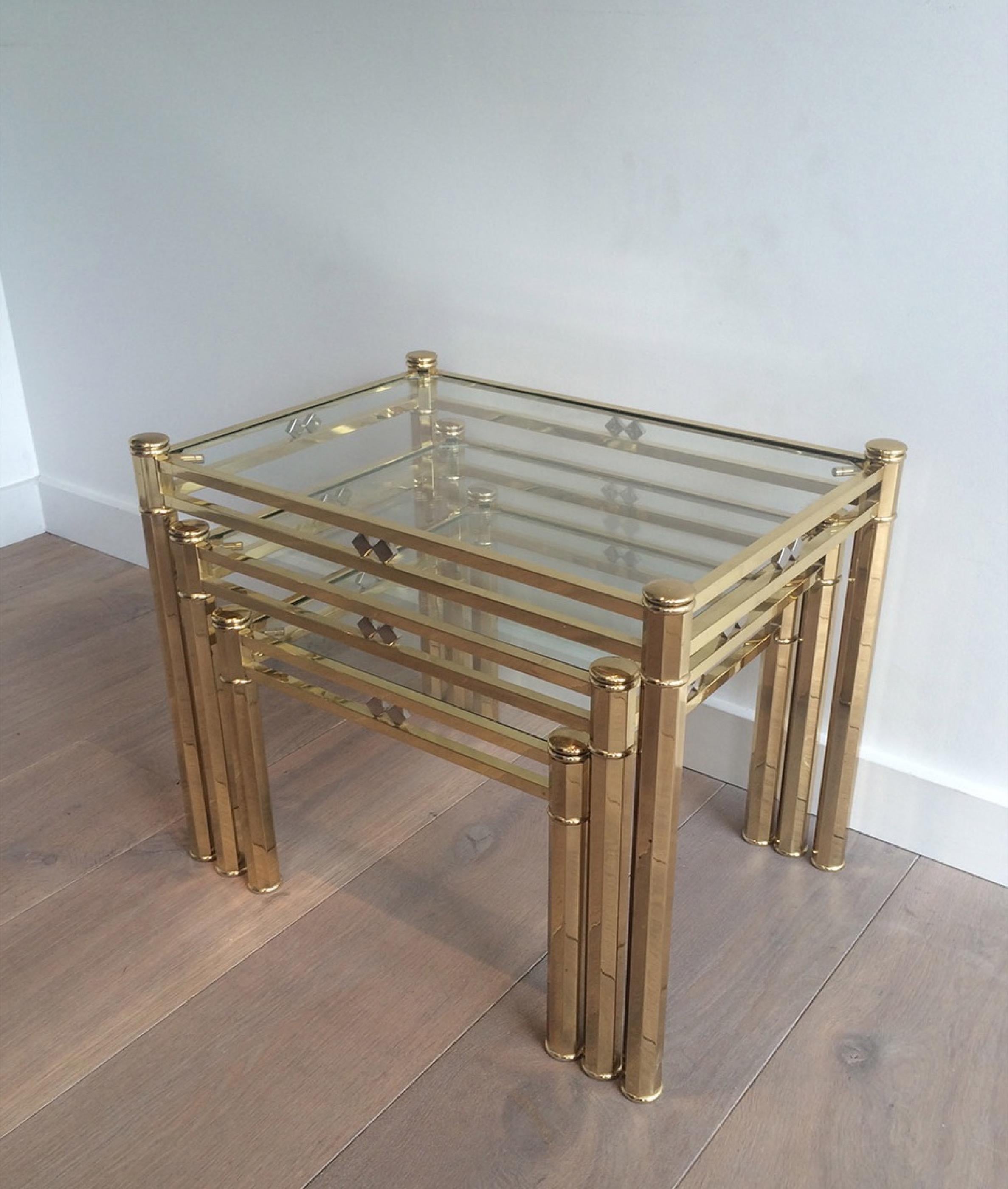 Set of 3 Decorative Brass Nesting Tables, circa 1970 In Good Condition For Sale In Marcq-en-Barœul, Hauts-de-France