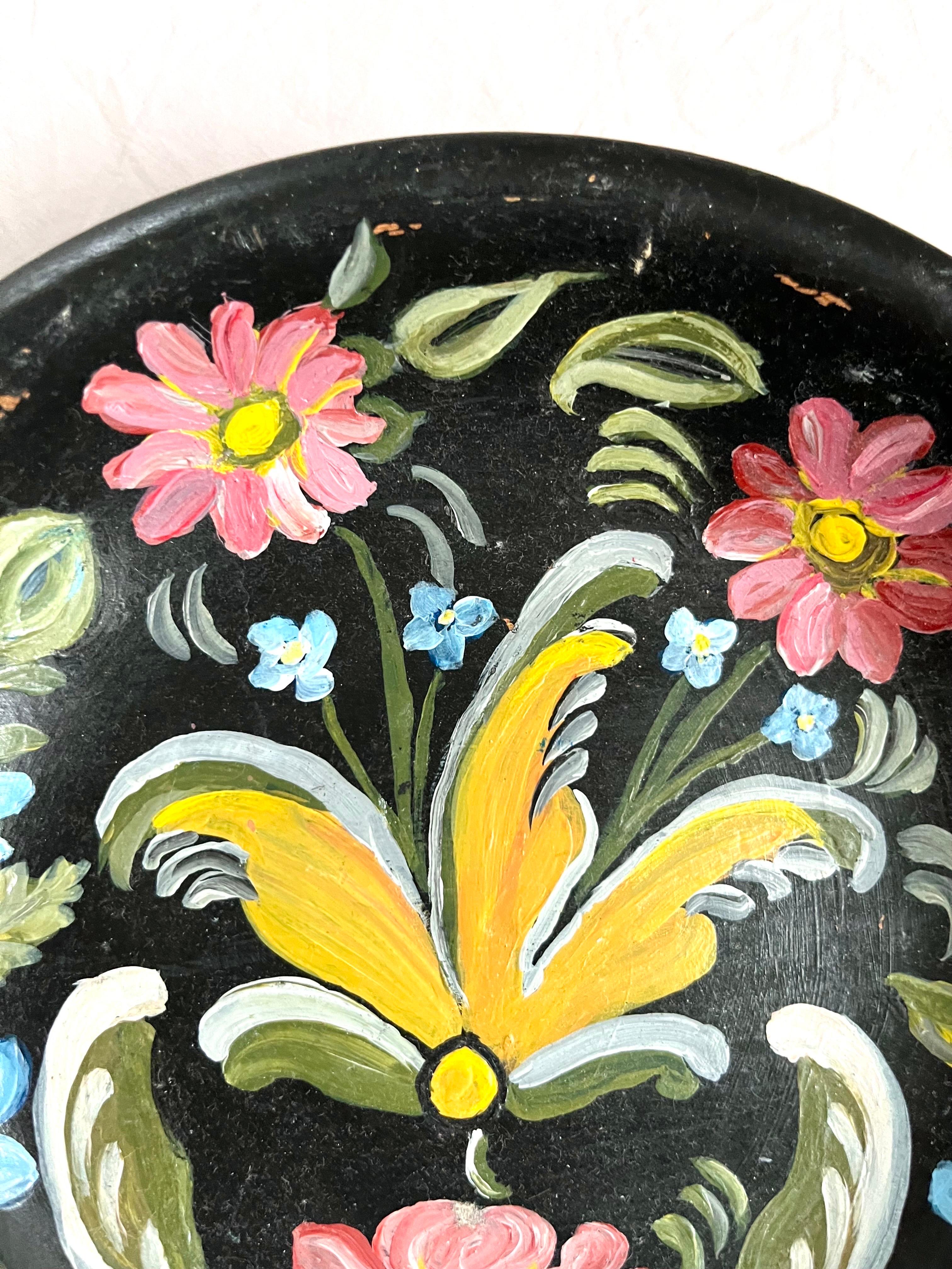 Conjunto de 3 piezas decorativas de arte popular sueco, c. 1900-1930 Madera en venta