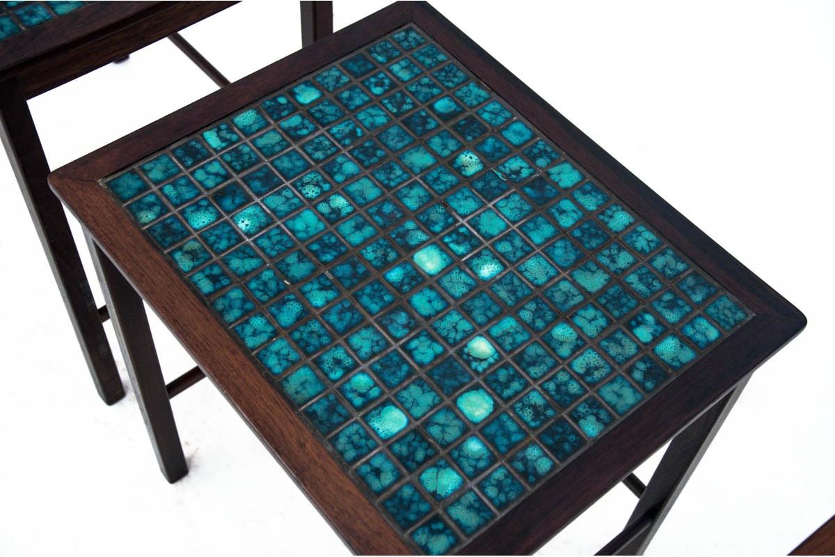 Set of 3 decorative tiled tables, Denmark, 1960s

Very good condition.

h. 50 cm w. 51.5 cm d. 36 cm

height 48.5 c, width 43.5 cm d. 35.5 cm

height 46.5 cm width 36 cm d. 35.5 cm