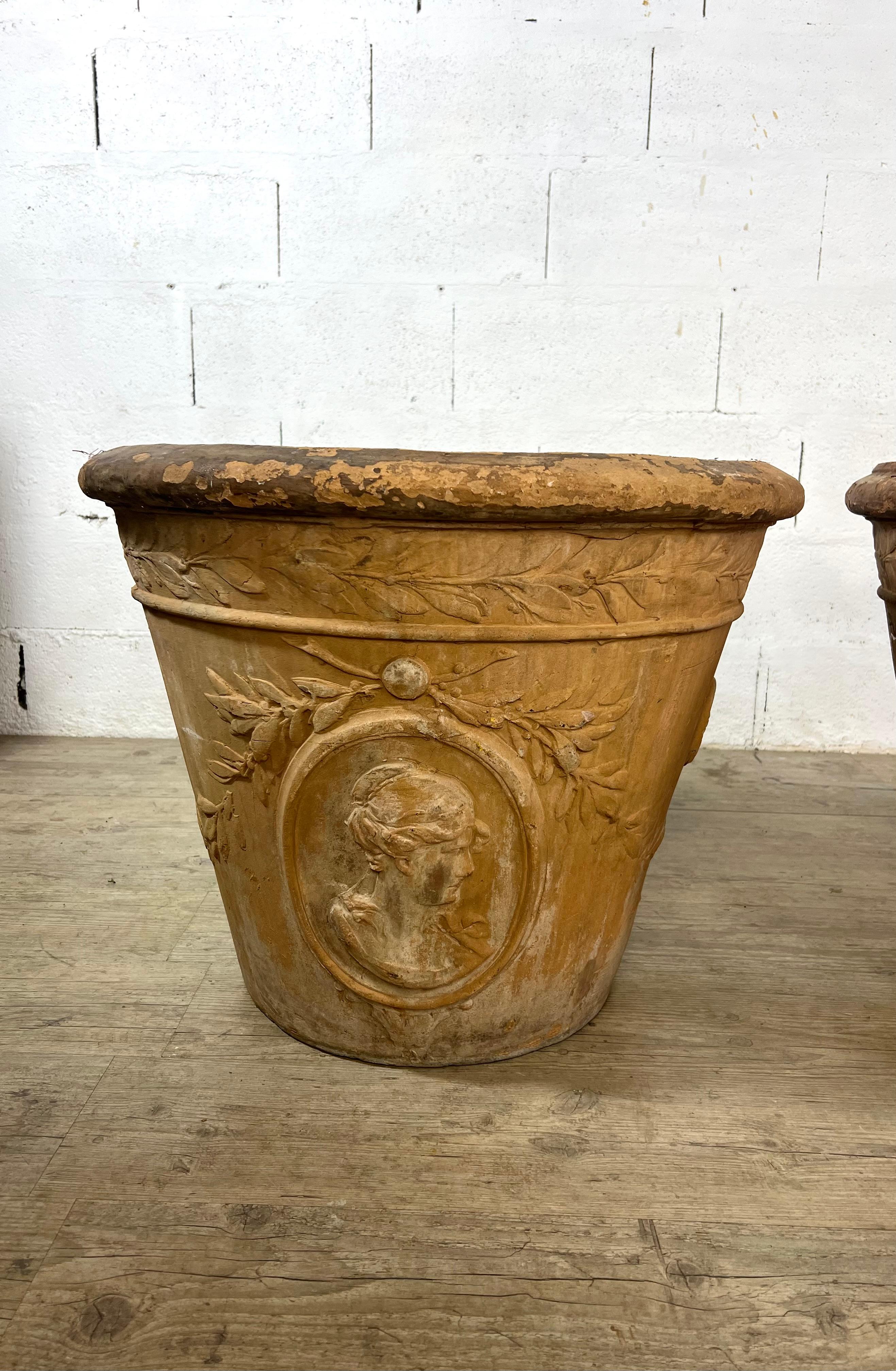 Other Set of 3 Decorative Urns, Early 20th Century – 18th-Century inspired For Sale