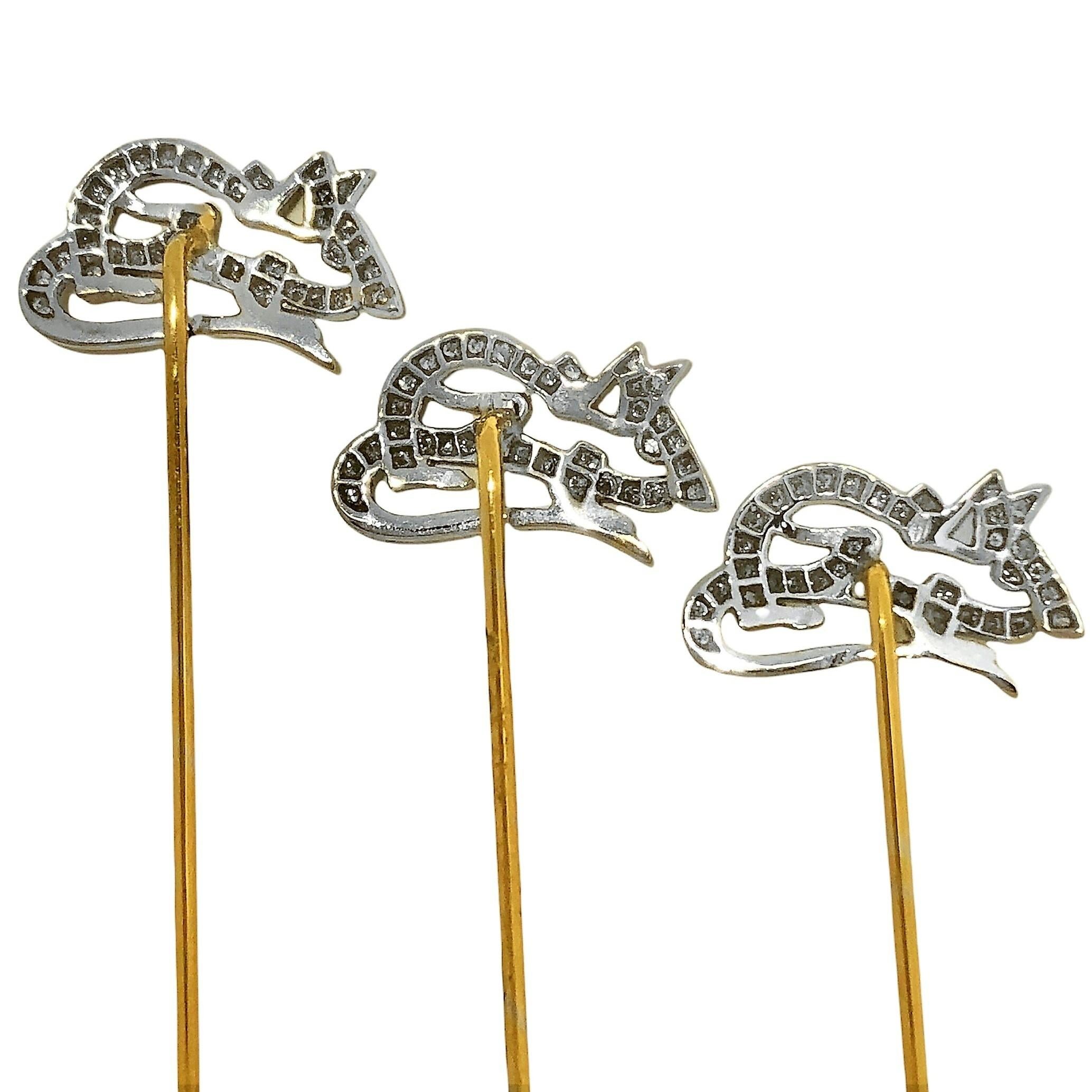 Set von 3 mit Diamanten besetzten Zierspitzen-Anstecknadeln aus 18 Karat Weißgold mit 14 Karat Gelbgold im Zustand „Gut“ im Angebot in Palm Beach, FL