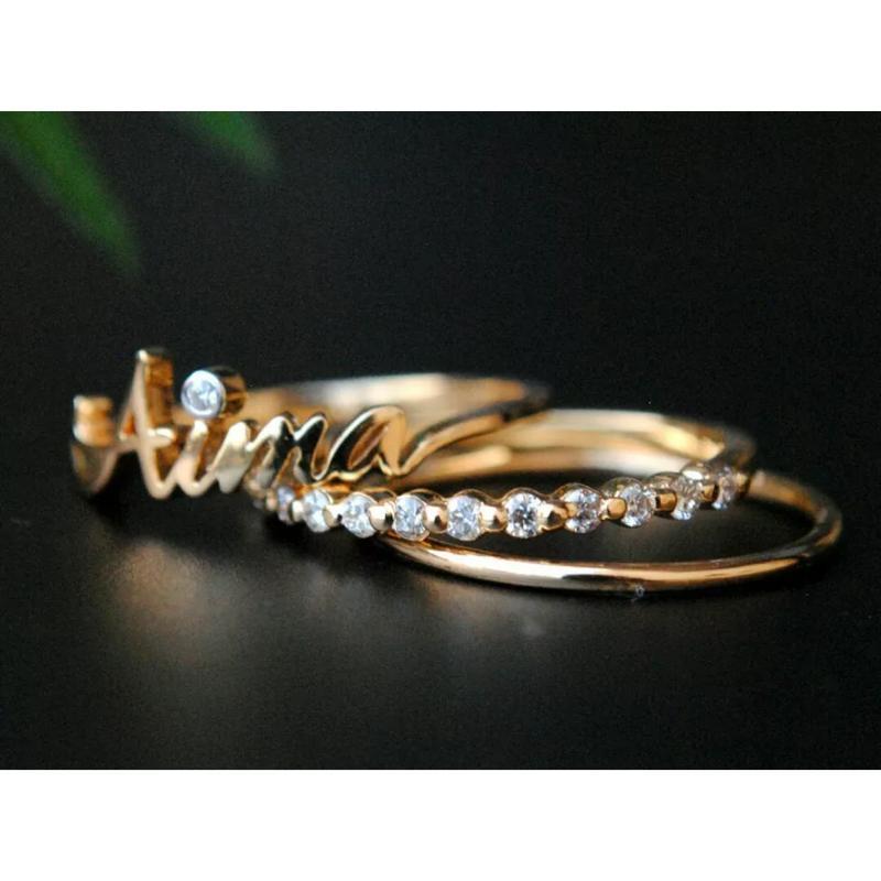 Taglio rotondo Set di 3 anelli con nome in diamante, fascia di eternità in oro massiccio 14k in vendita