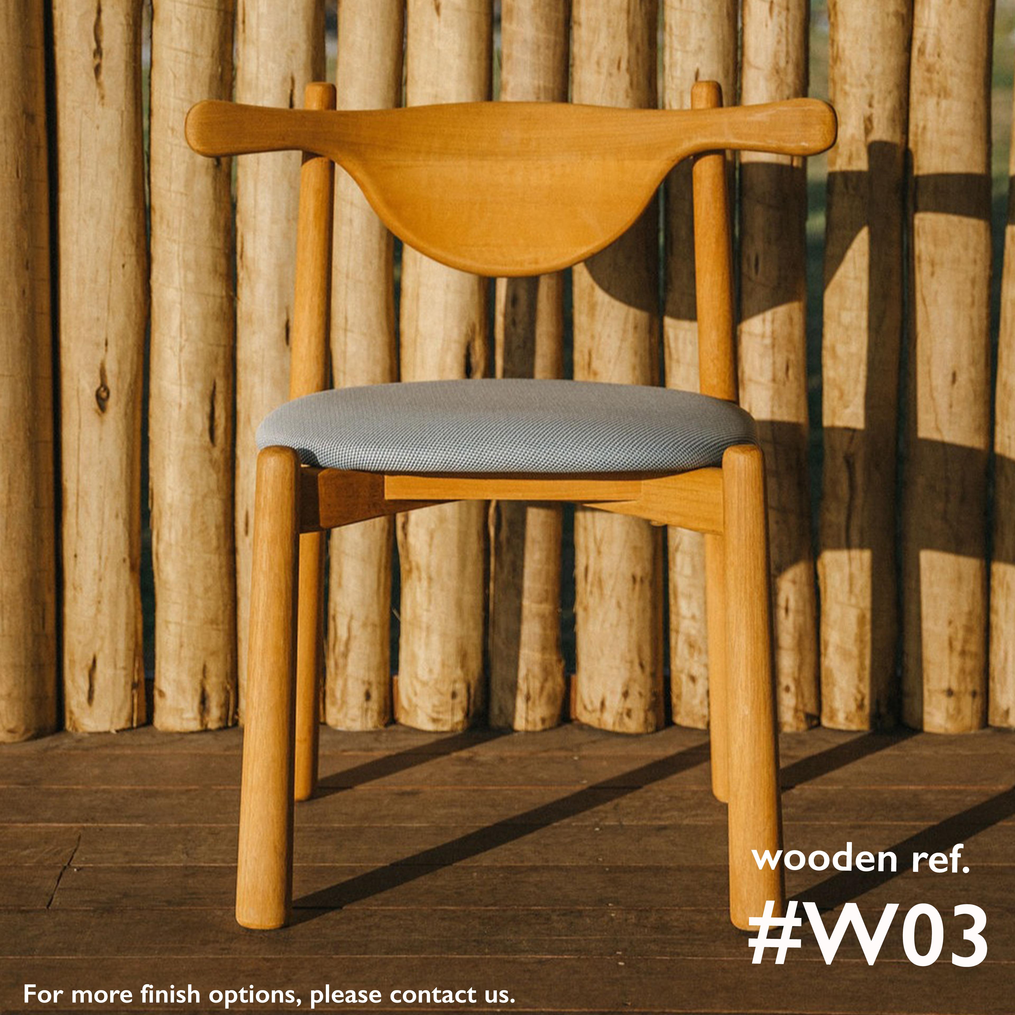 Organic Modern Set Of 3 Dining Chairs Aratu. Solid wood, upholstered seat. For Sale