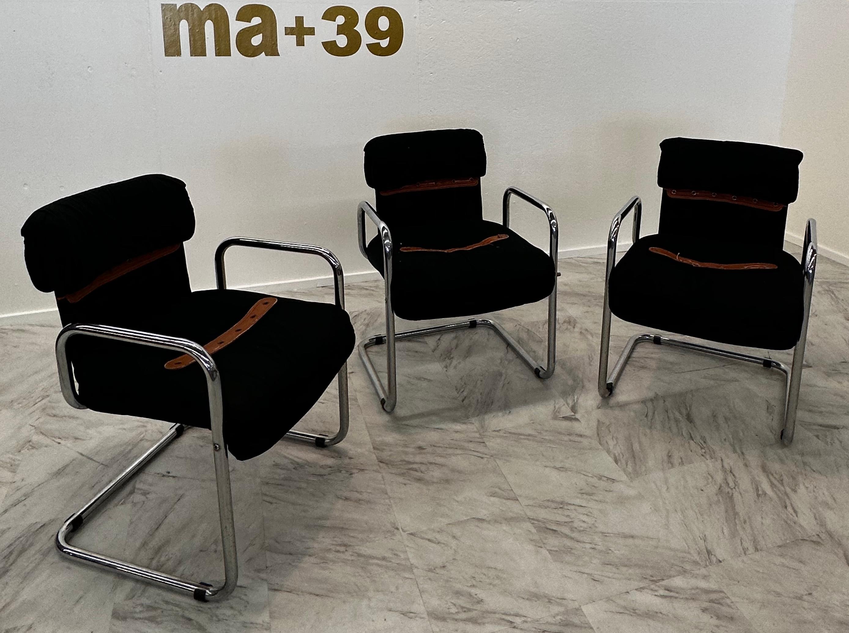 Cet ensemble comprend trois chaises de salle à manger exquises conçues par le célèbre designer italien Guido Faleschini dans les années 1980, en exclusivité pour Hermès. Les créations de Faleschini sont connues pour leur fusion de luxe, d'innovation