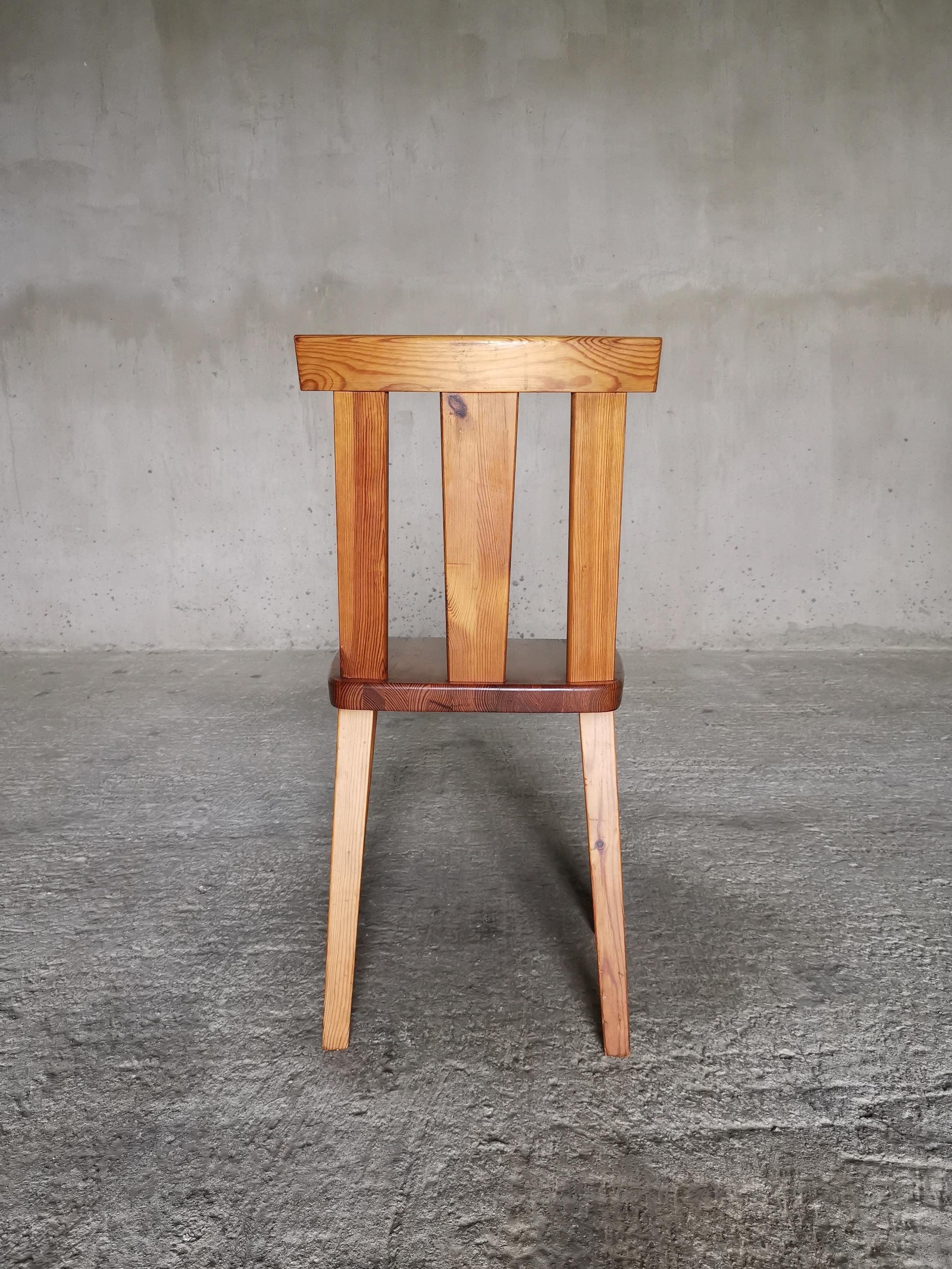 Satz von 3 Esszimmerstühlen aus massivem Kiefernholz, Stil von Axel Einar Hjorth, Schweden 1930er Jahre (20. Jahrhundert) im Angebot