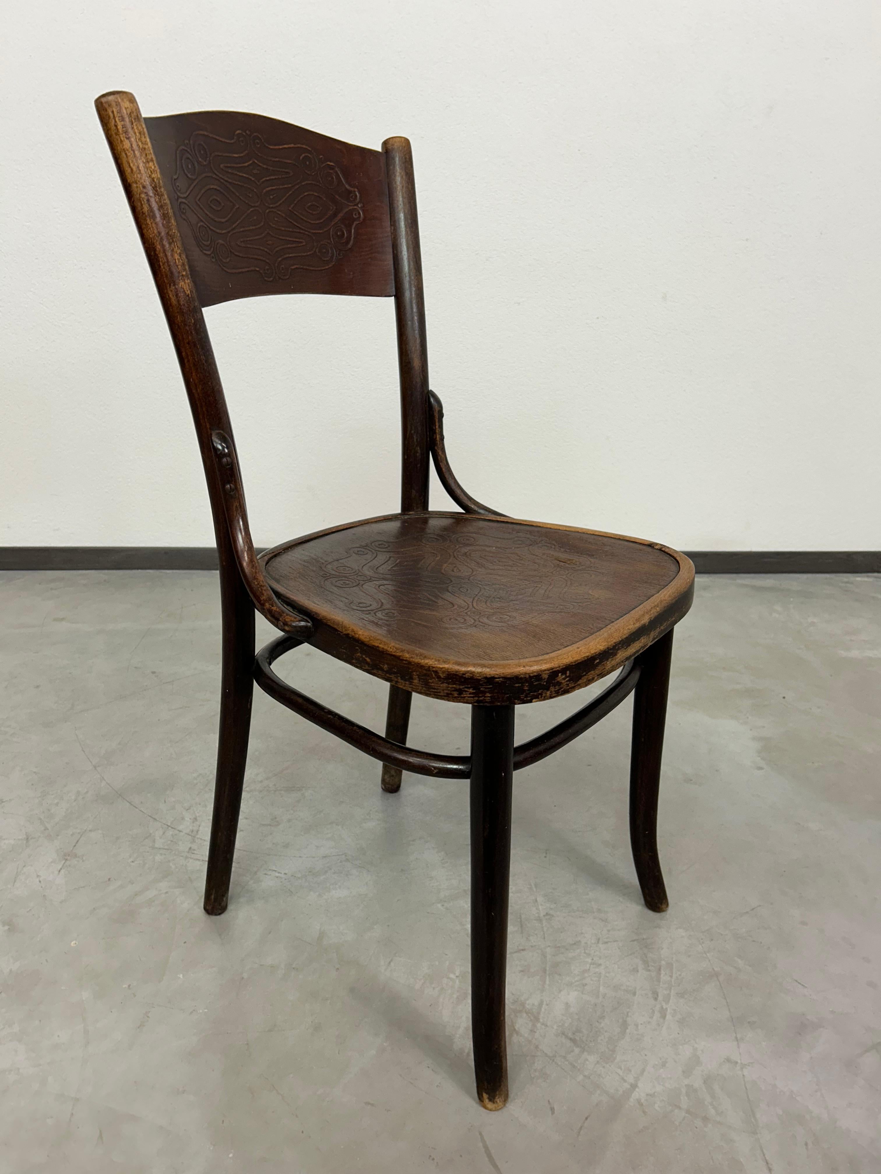 Slovaque  Ensemble de 3 chaises de salle à manger par J&J Kohn en vente