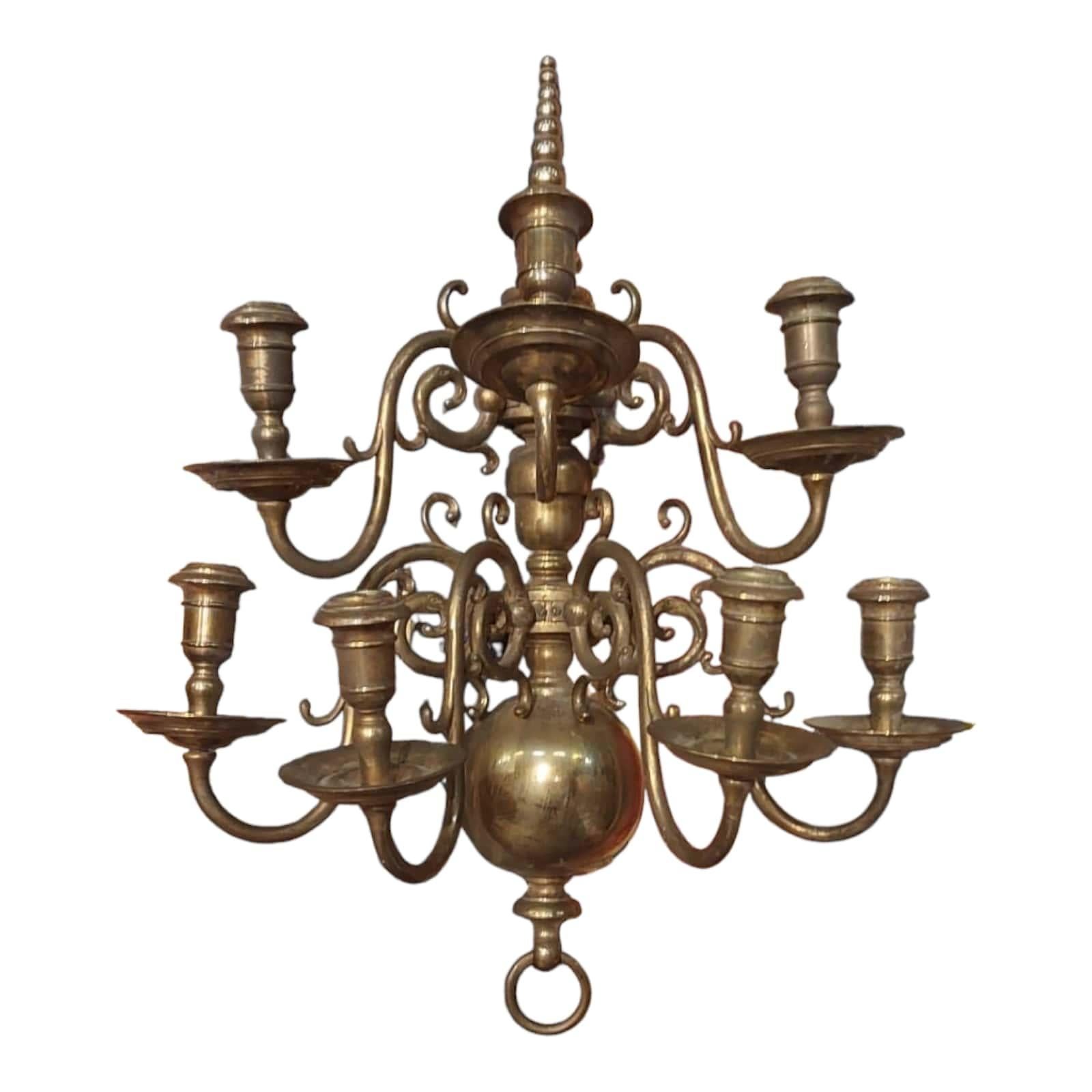 Set di 3 applique olandesi in bronzo del XIX secolo - L'eleganza artigianale del revival barocco conferisce una raffinatezza senza tempo ai tuoi interni con questo set di tre applique olandesi in bronzo del XIX secolo. Riflettendo lo stile ornato