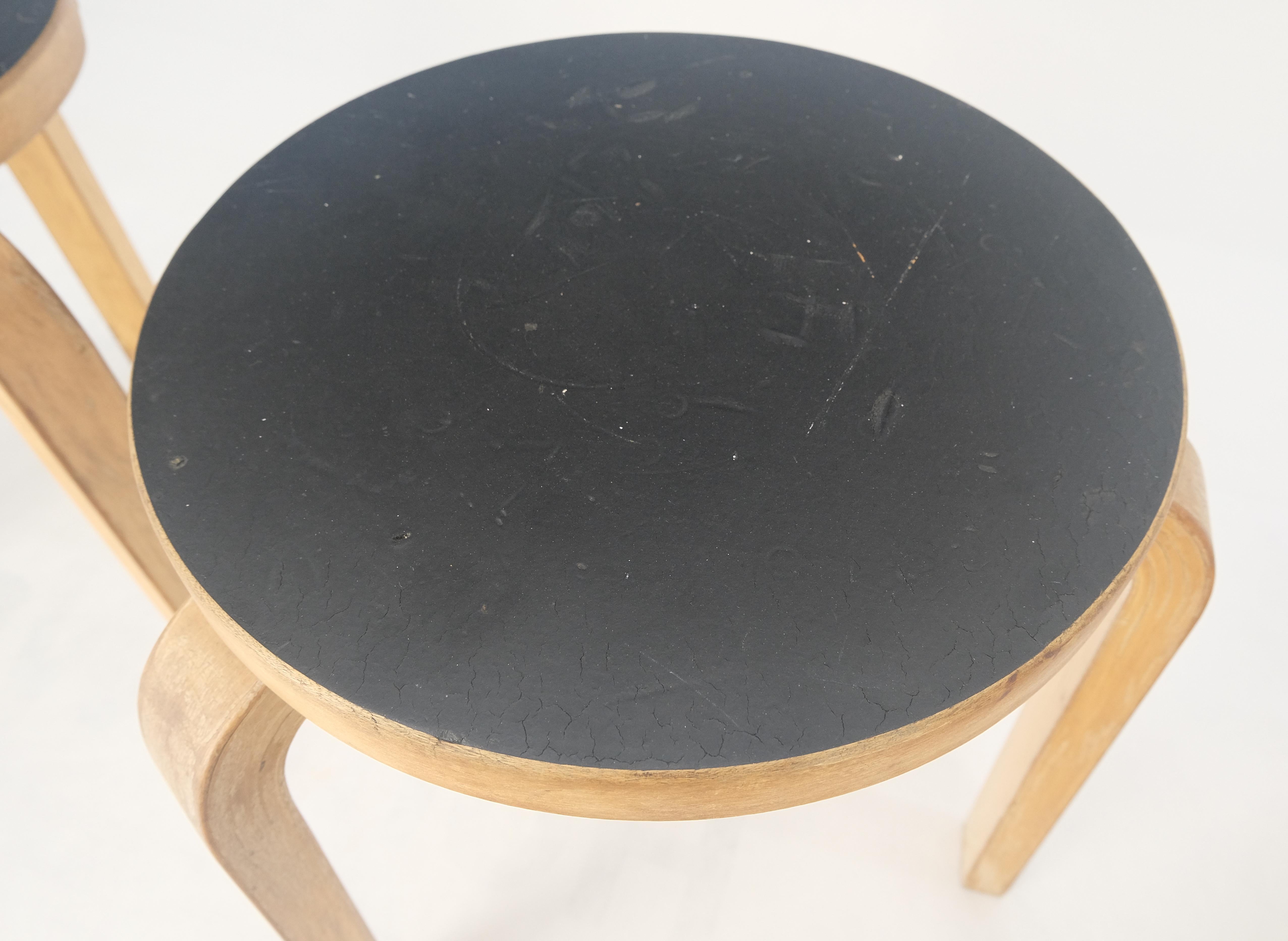 Finnish Set of 3 Early Round Nesting Side Occasional Tables by Alvar Aalto Mid Century For Sale