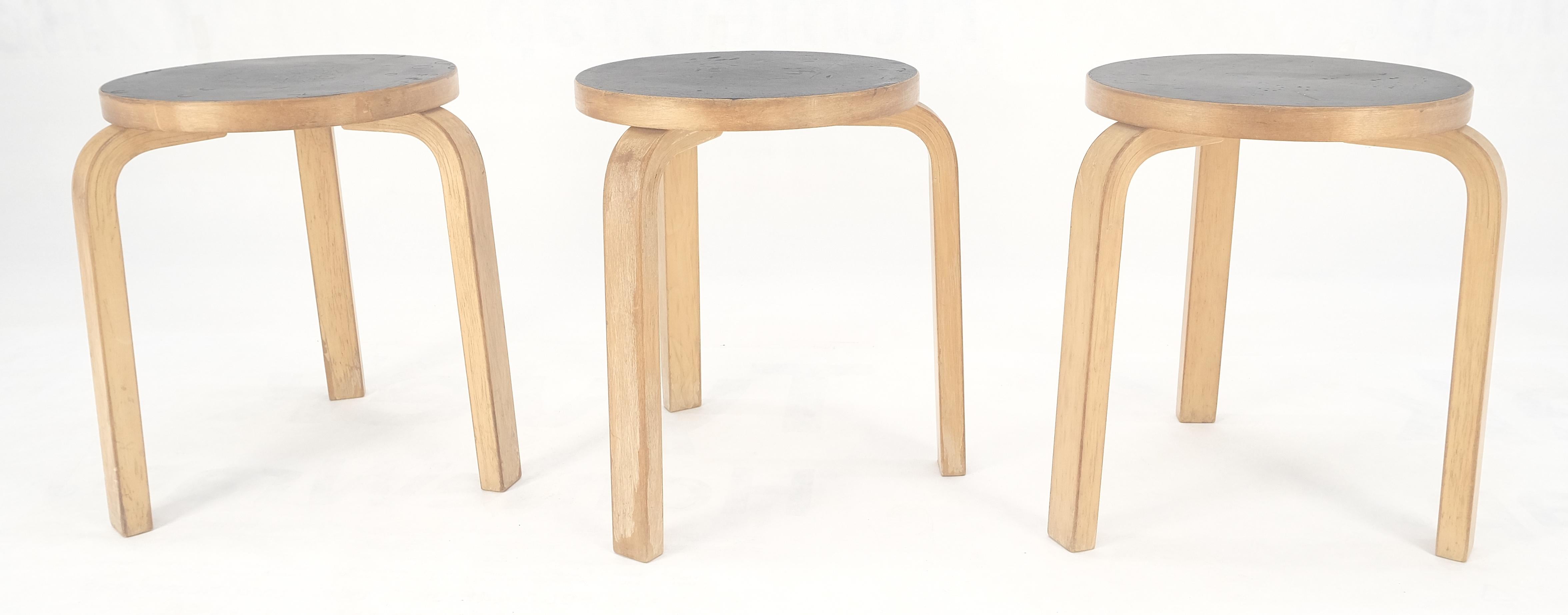 Set of 3 Early Round Nesting Side Occasional Tables by Alvar Aalto Mid Century In Fair Condition For Sale In Rockaway, NJ